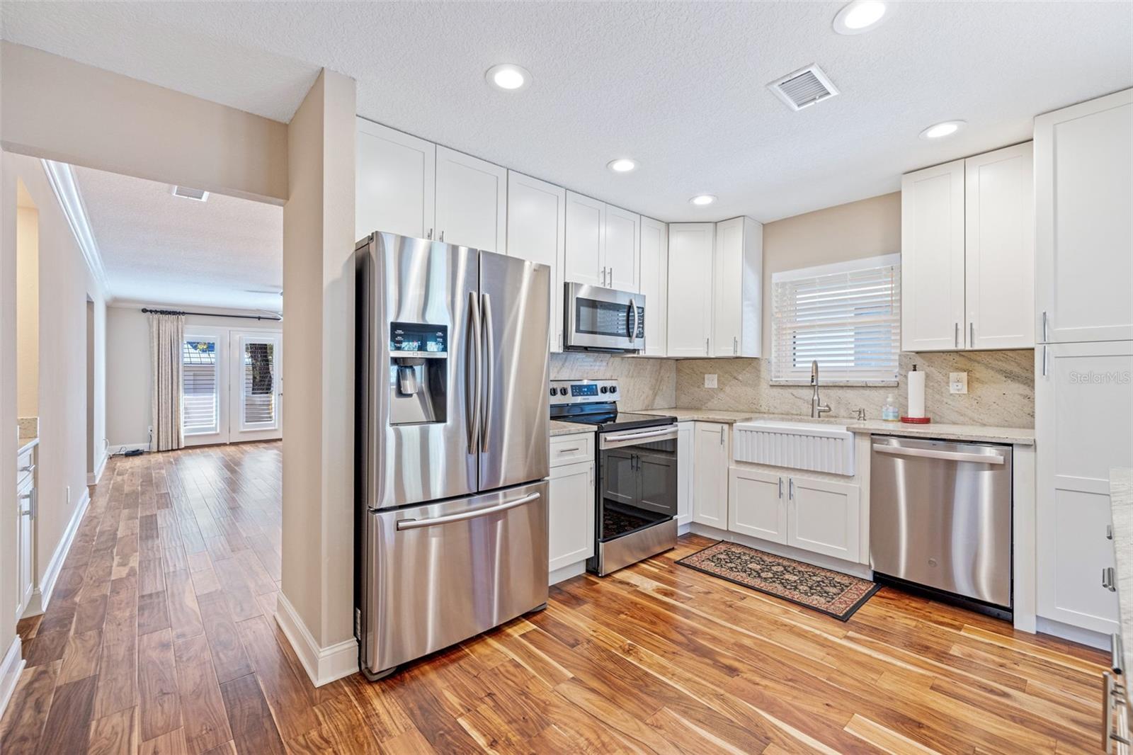 Listing photo id 12 for 1683 Watermark Circle Ne