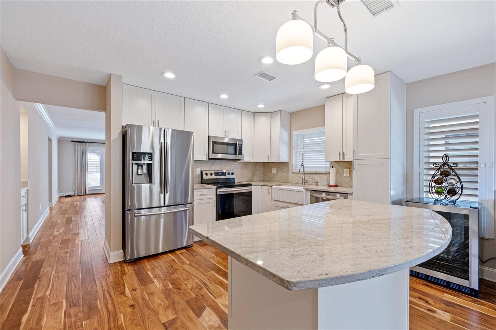 Listing photo id 13 for 1683 Watermark Circle Ne