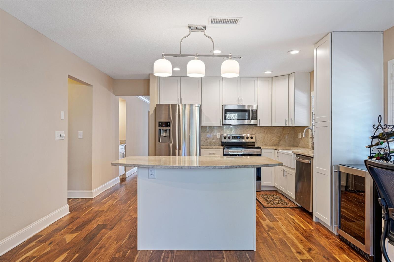 Listing photo id 14 for 1683 Watermark Circle Ne