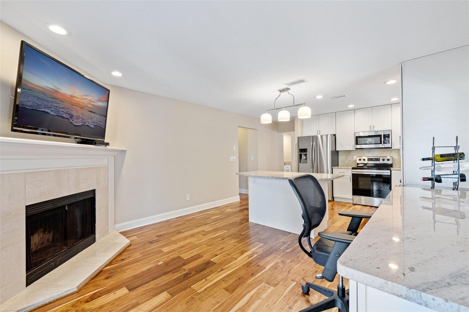 Listing photo id 15 for 1683 Watermark Circle Ne