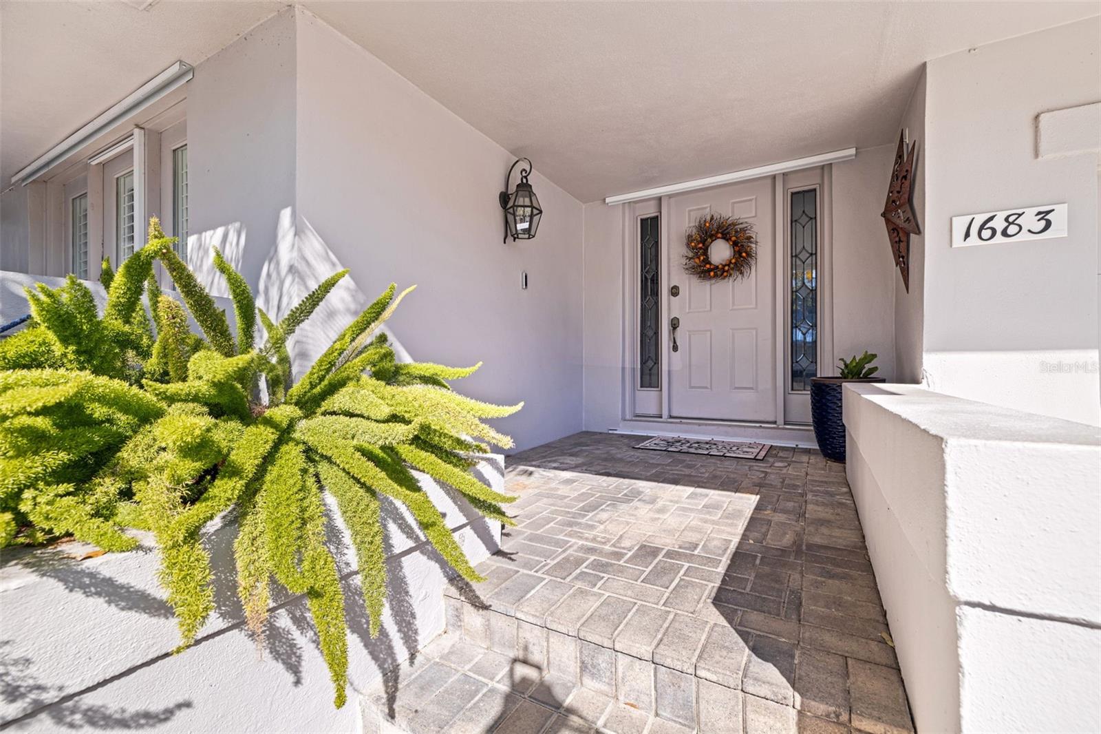 Listing photo id 0 for 1683 Watermark Circle Ne