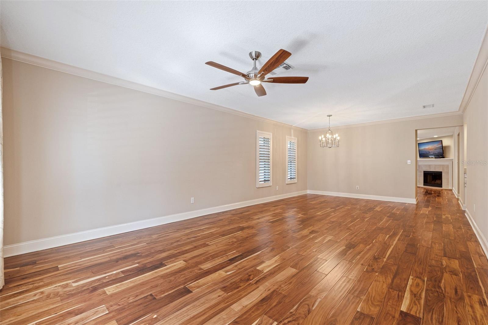 Listing photo id 2 for 1683 Watermark Circle Ne