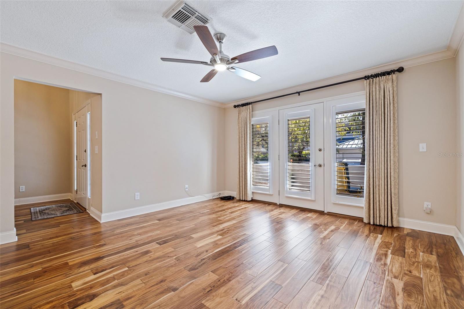 Listing photo id 4 for 1683 Watermark Circle Ne