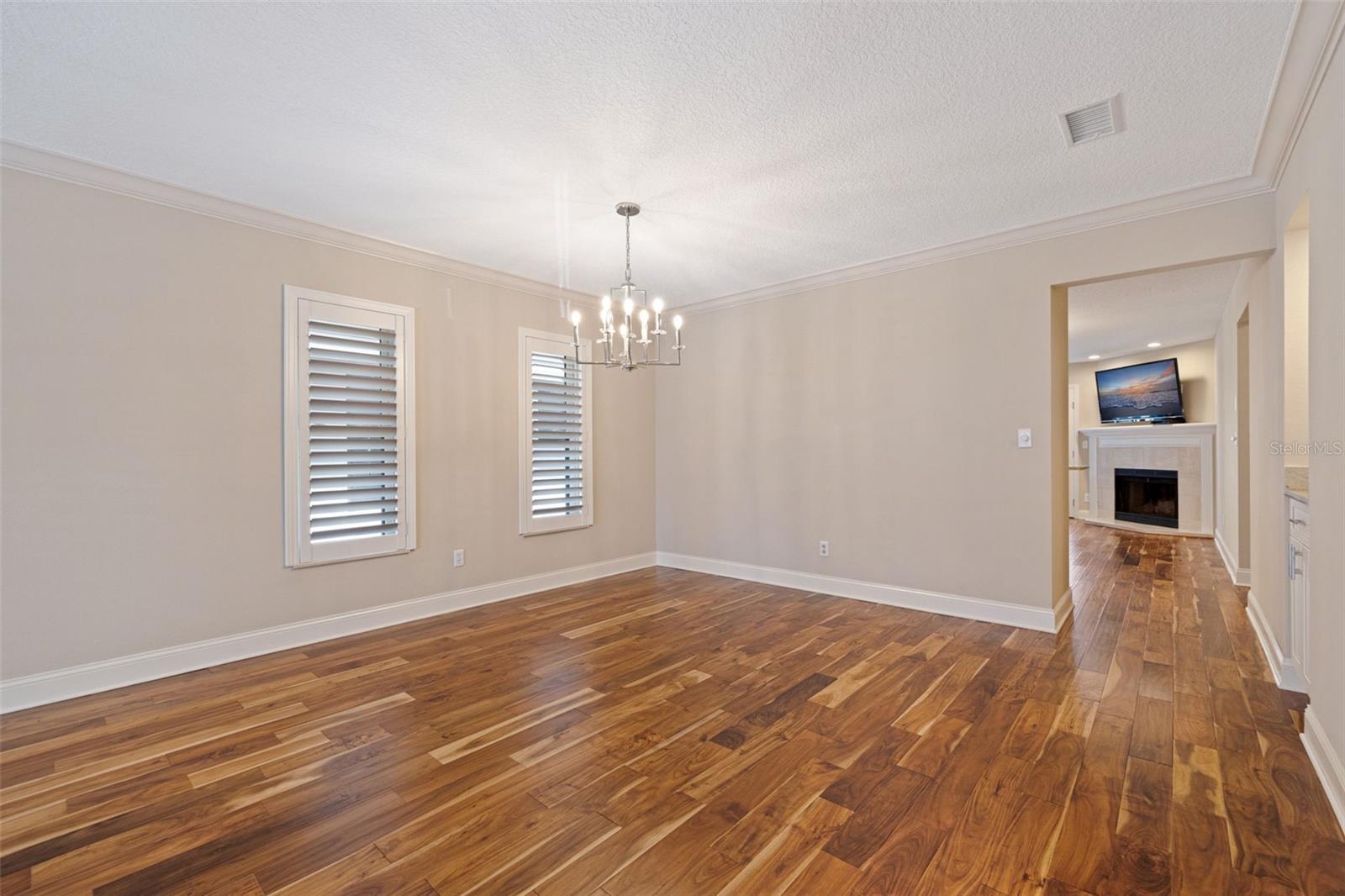 Listing photo id 6 for 1683 Watermark Circle Ne