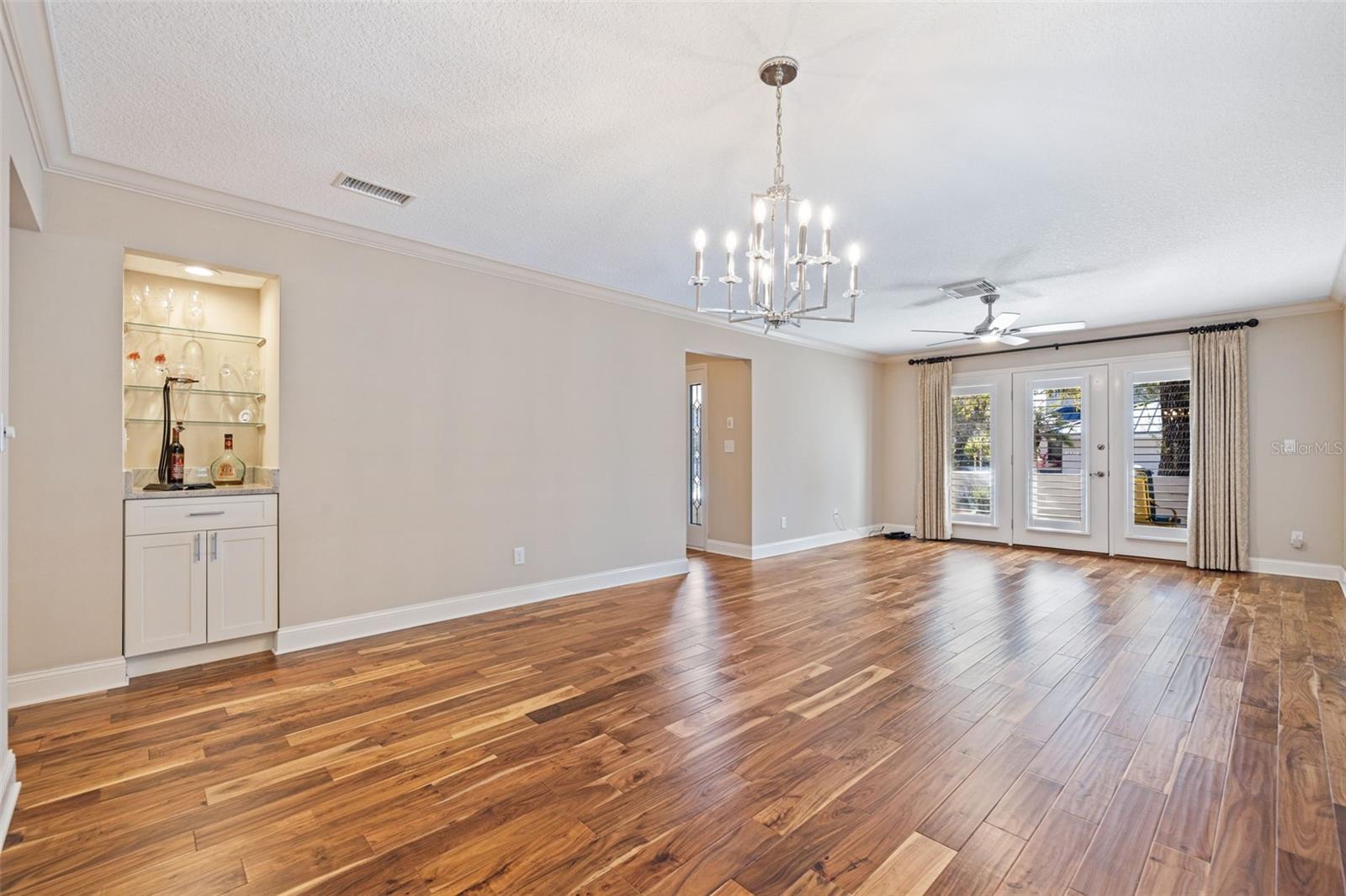 Listing photo id 7 for 1683 Watermark Circle Ne