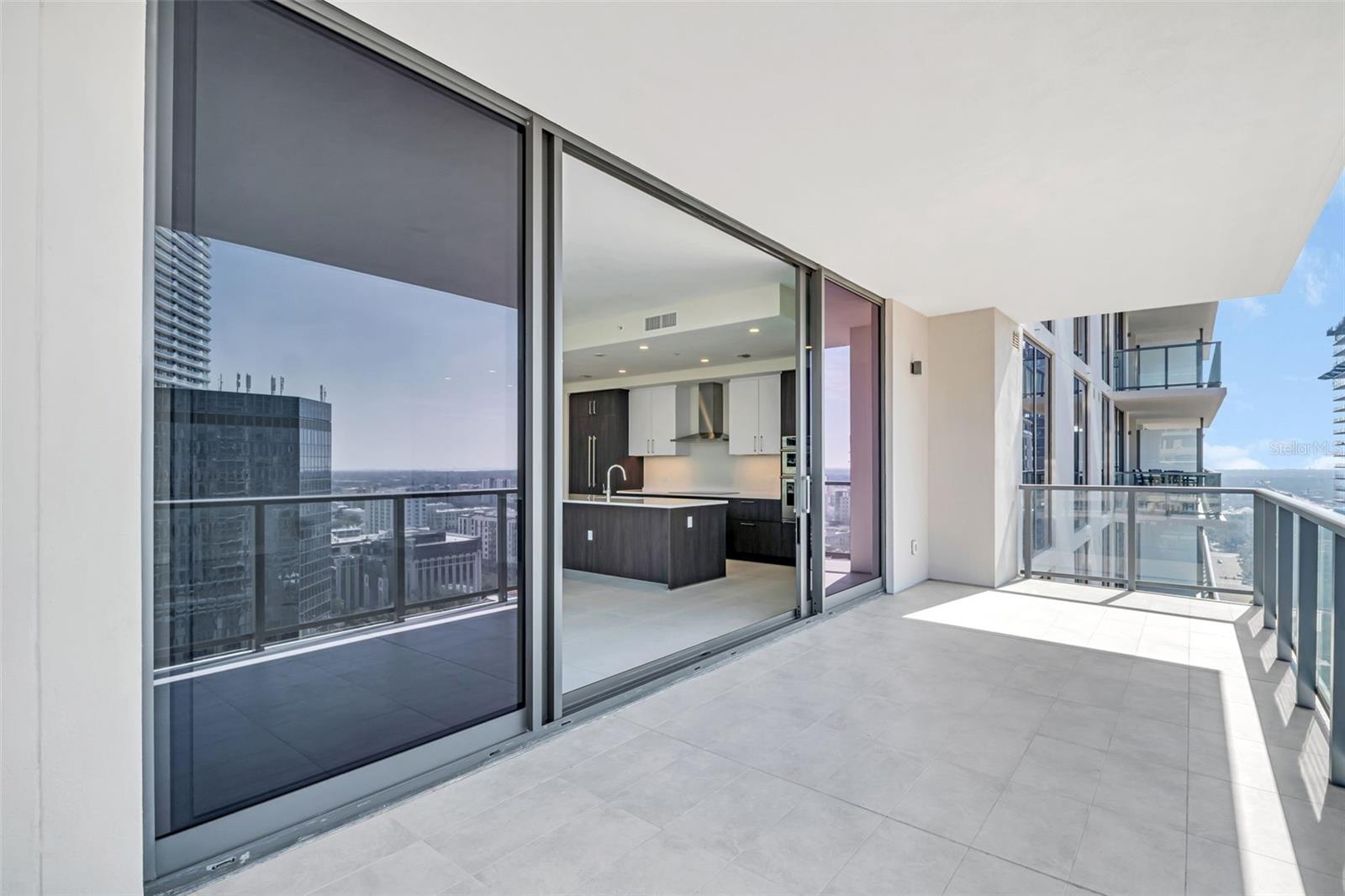 Listing photo id 9 for 275 1st Avenue S 2001