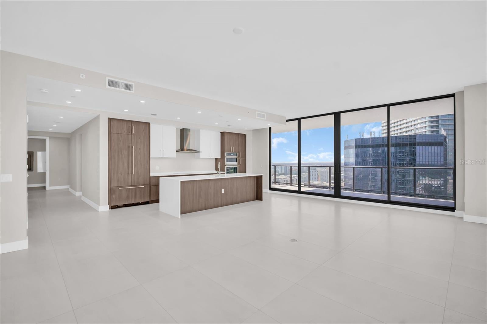 Listing photo id 13 for 275 1st Avenue S 2001