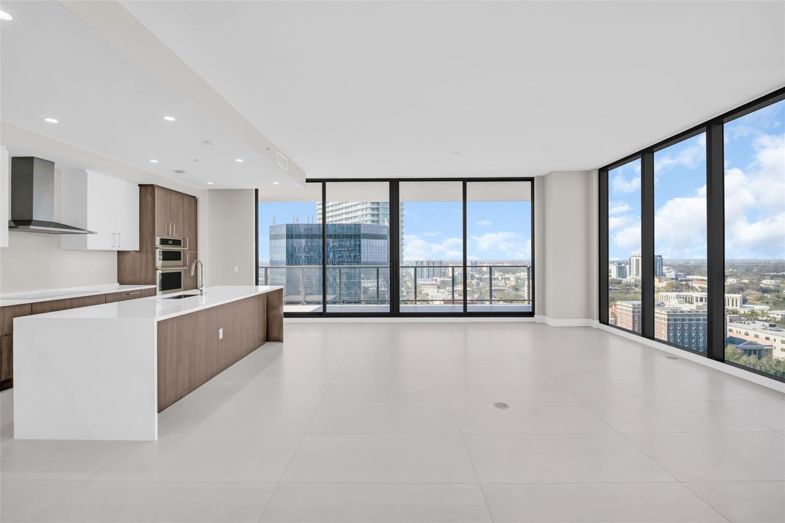 Listing photo id 14 for 275 1st Avenue S 2001