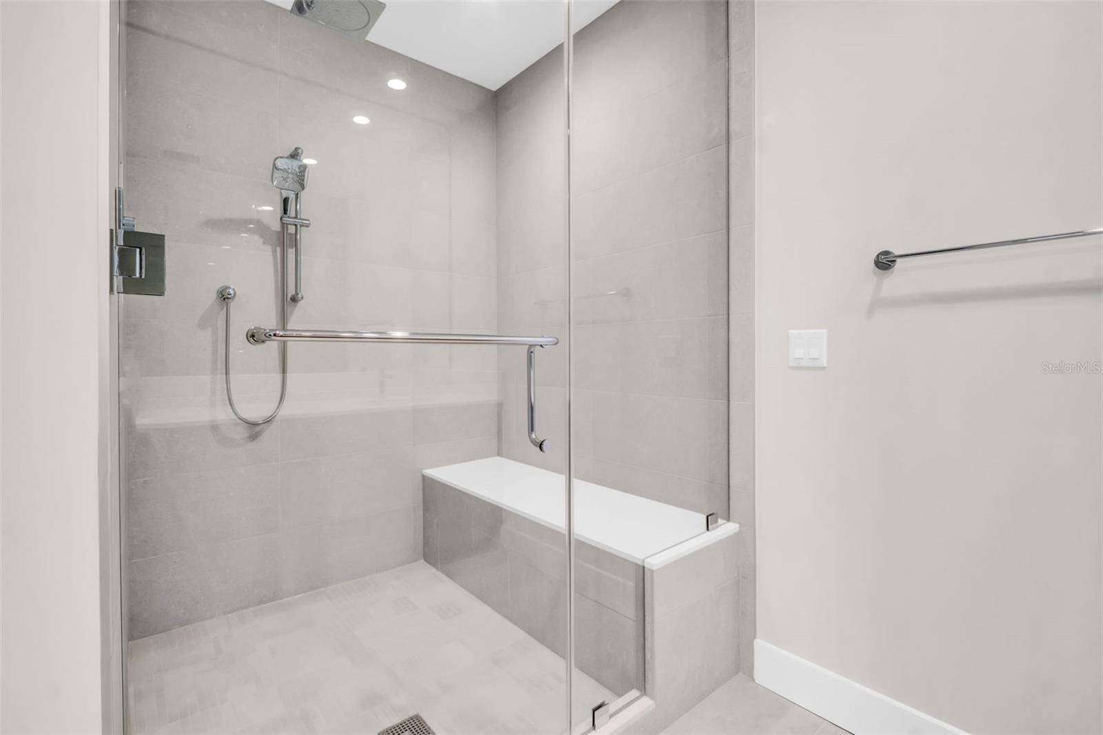 Listing photo id 18 for 275 1st Avenue S 2001