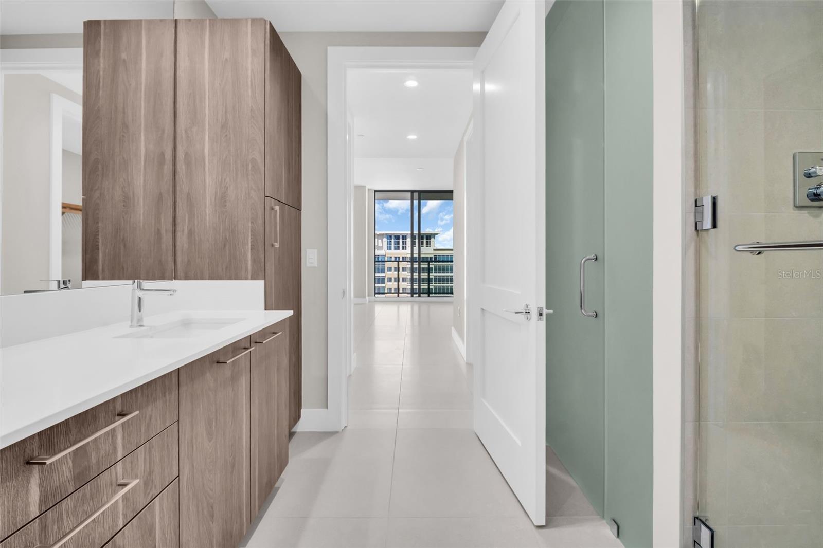 Listing photo id 19 for 275 1st Avenue S 2001