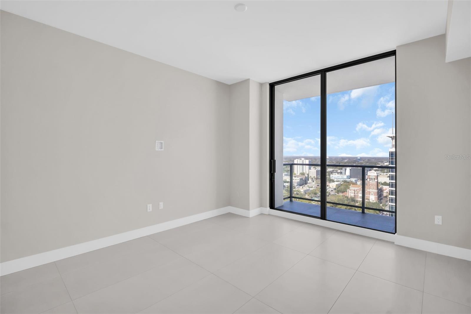 Listing photo id 21 for 275 1st Avenue S 2001