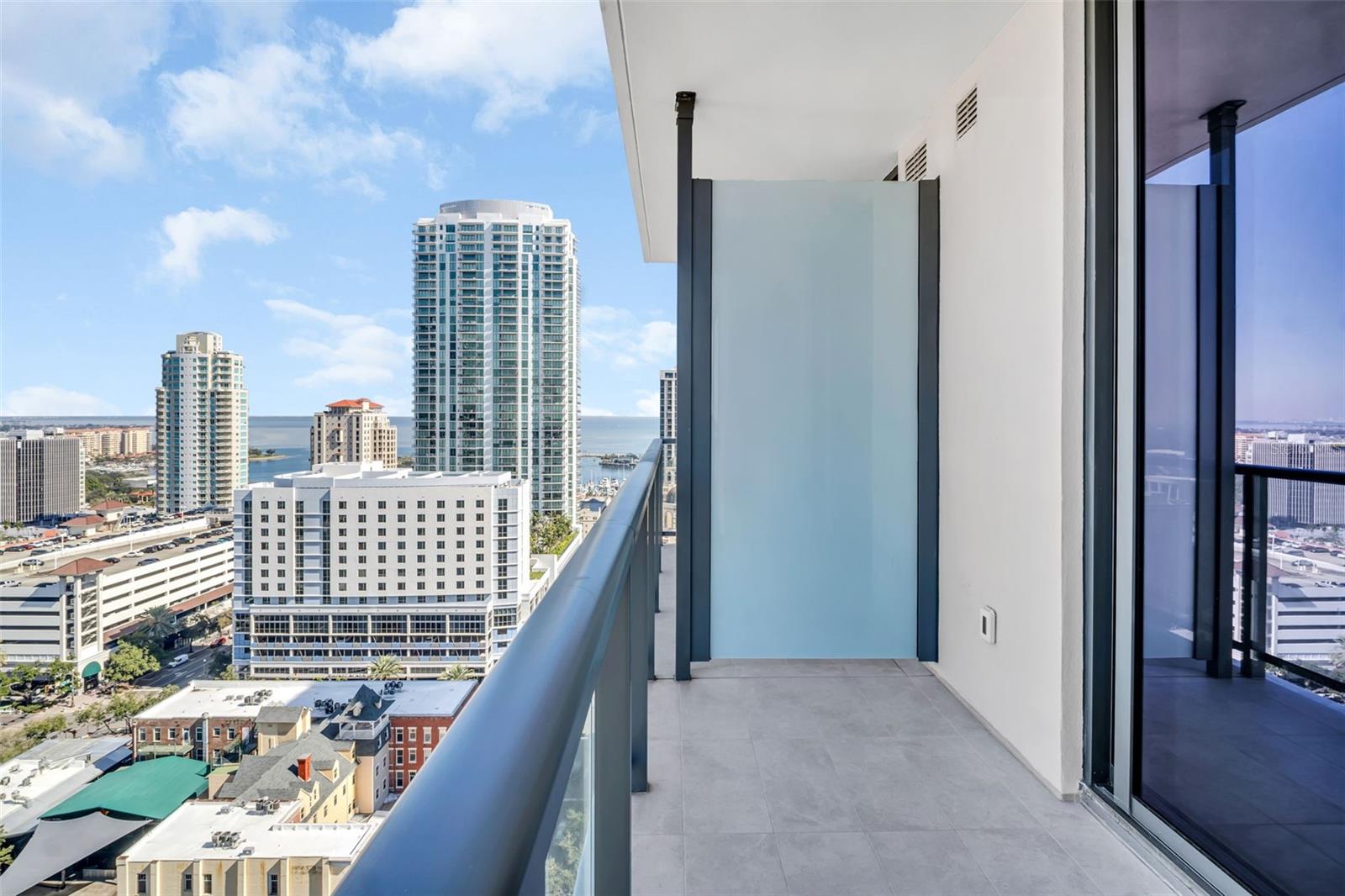 Listing photo id 24 for 275 1st Avenue S 2001