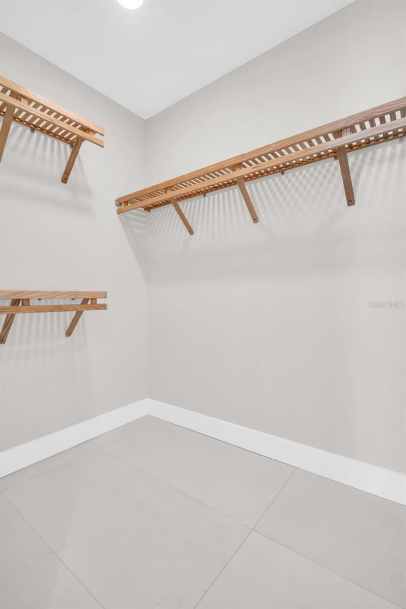 Listing photo id 25 for 275 1st Avenue S 2001