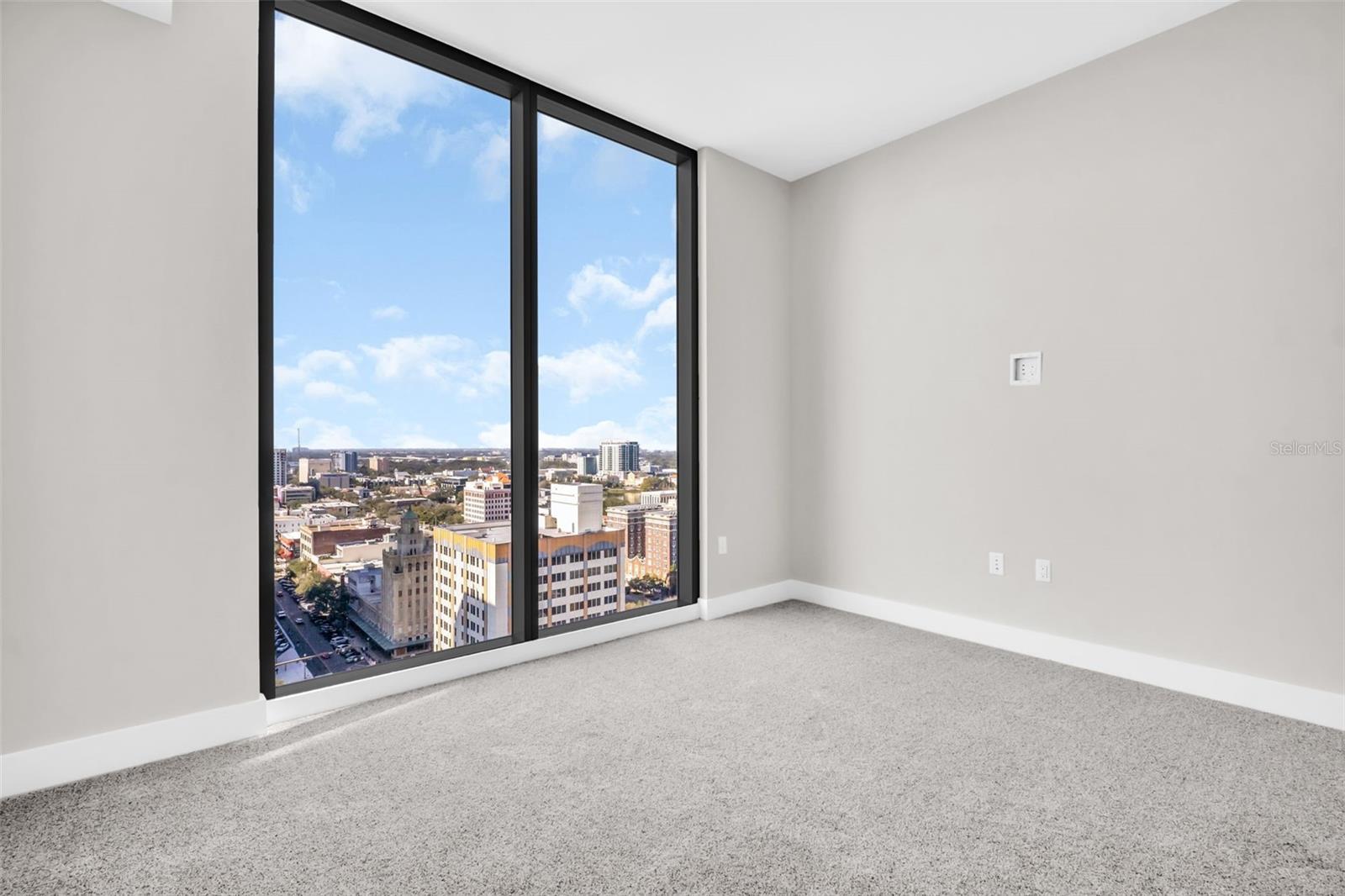 Listing photo id 31 for 275 1st Avenue S 2001