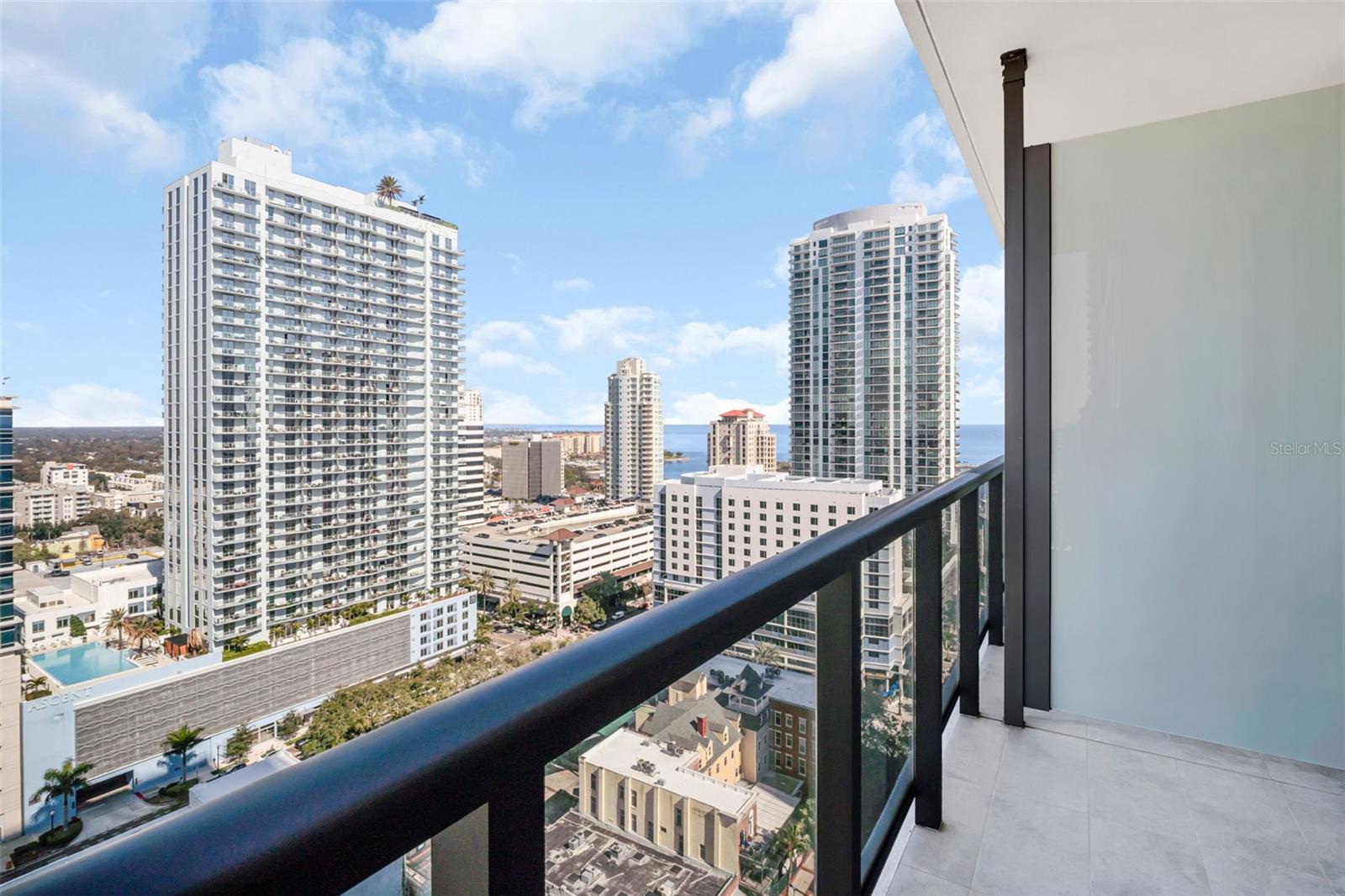 Listing photo id 36 for 275 1st Avenue S 2001