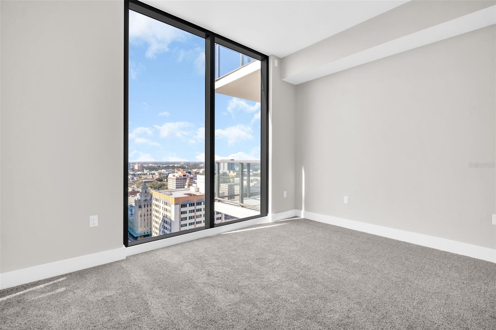 Listing photo id 37 for 275 1st Avenue S 2001