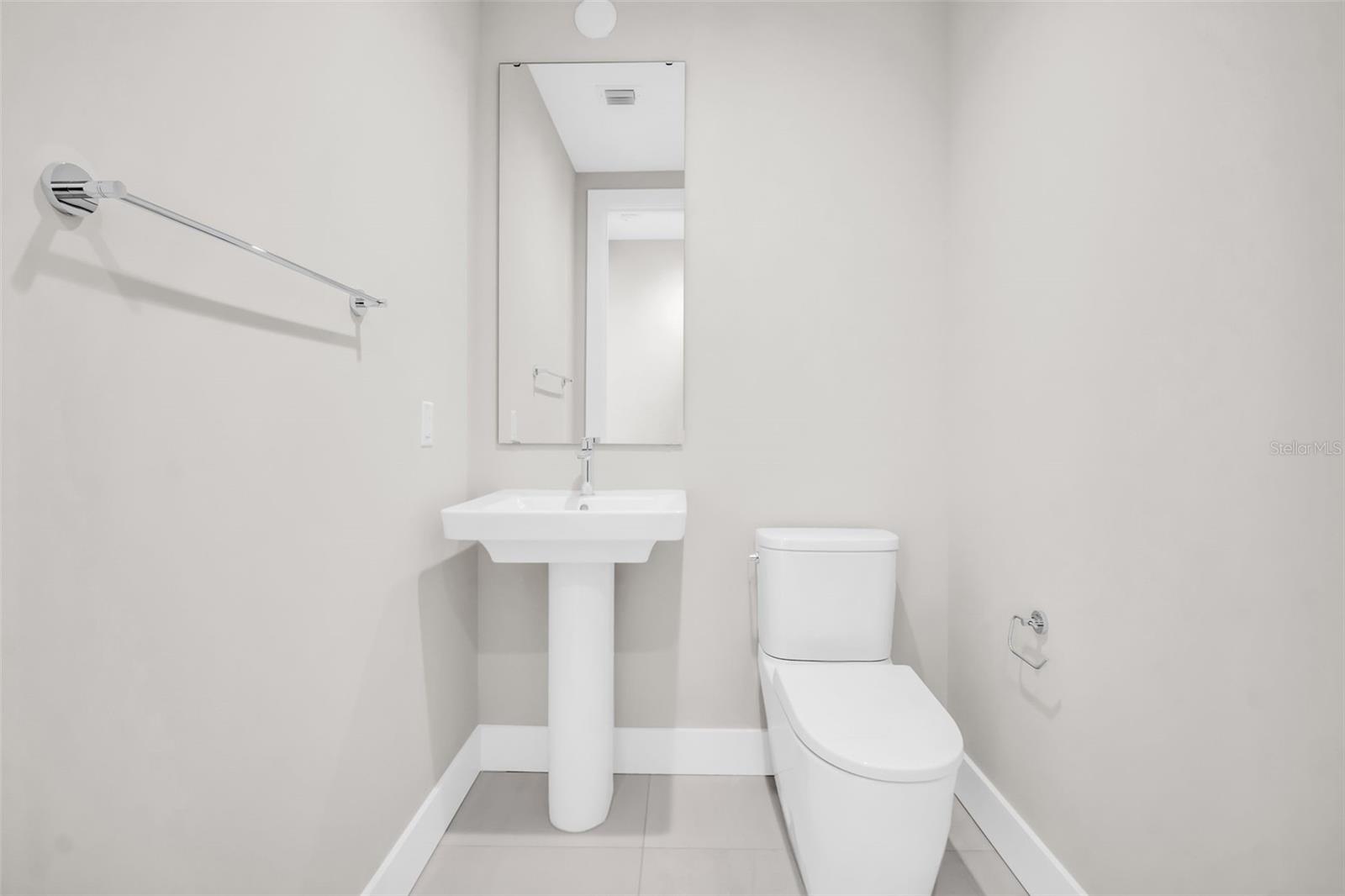 Listing photo id 44 for 275 1st Avenue S 2001