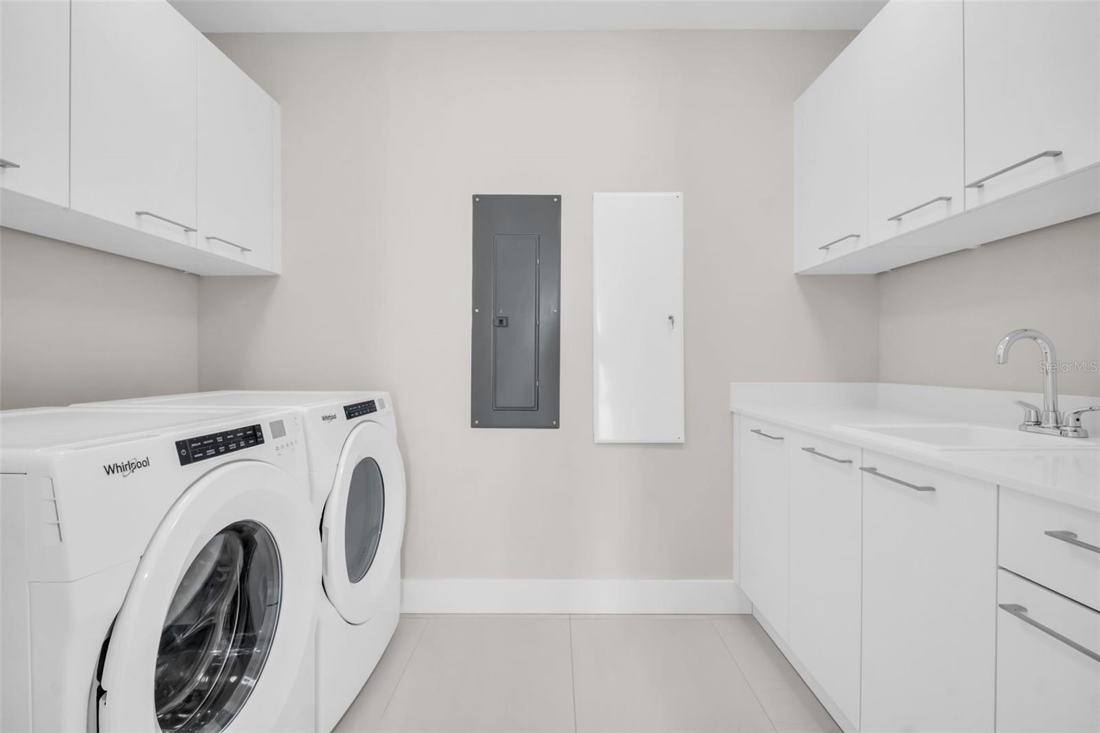 Listing photo id 46 for 275 1st Avenue S 2001