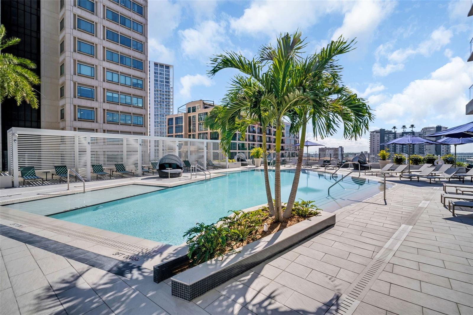 Listing photo id 62 for 275 1st Avenue S 2001