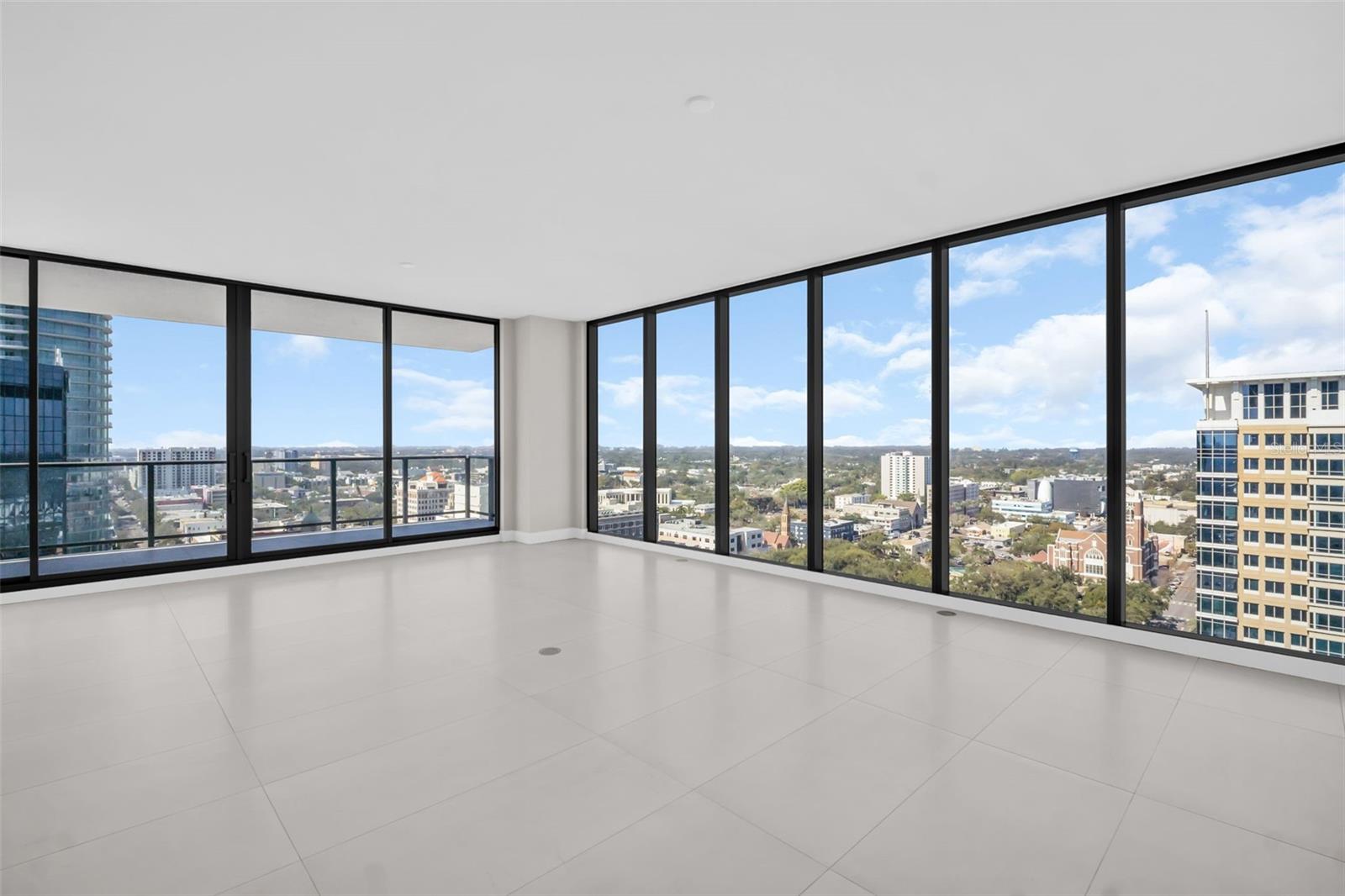 Listing photo id 5 for 275 1st Avenue S 2001