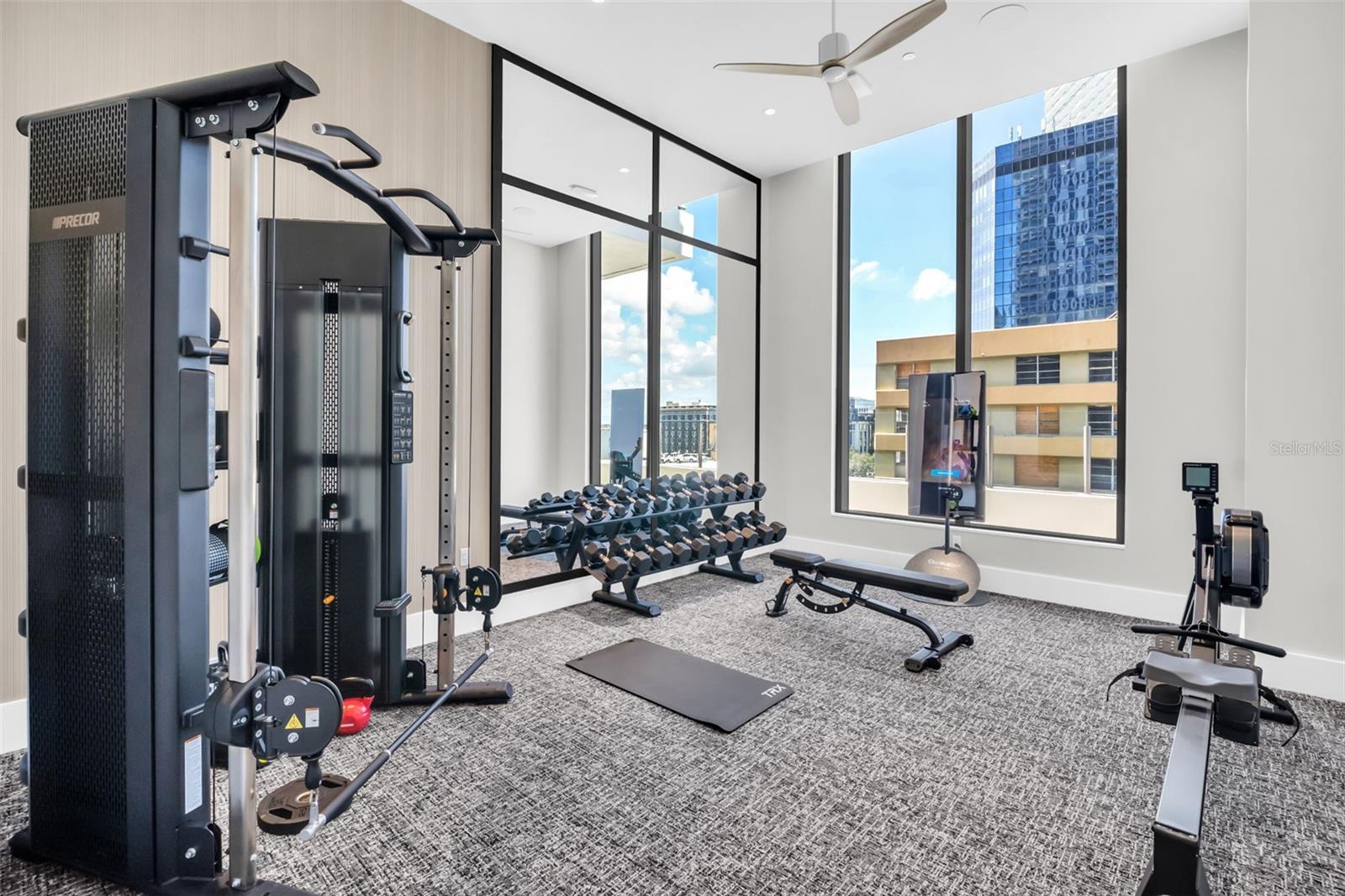 Listing photo id 74 for 275 1st Avenue S 2001