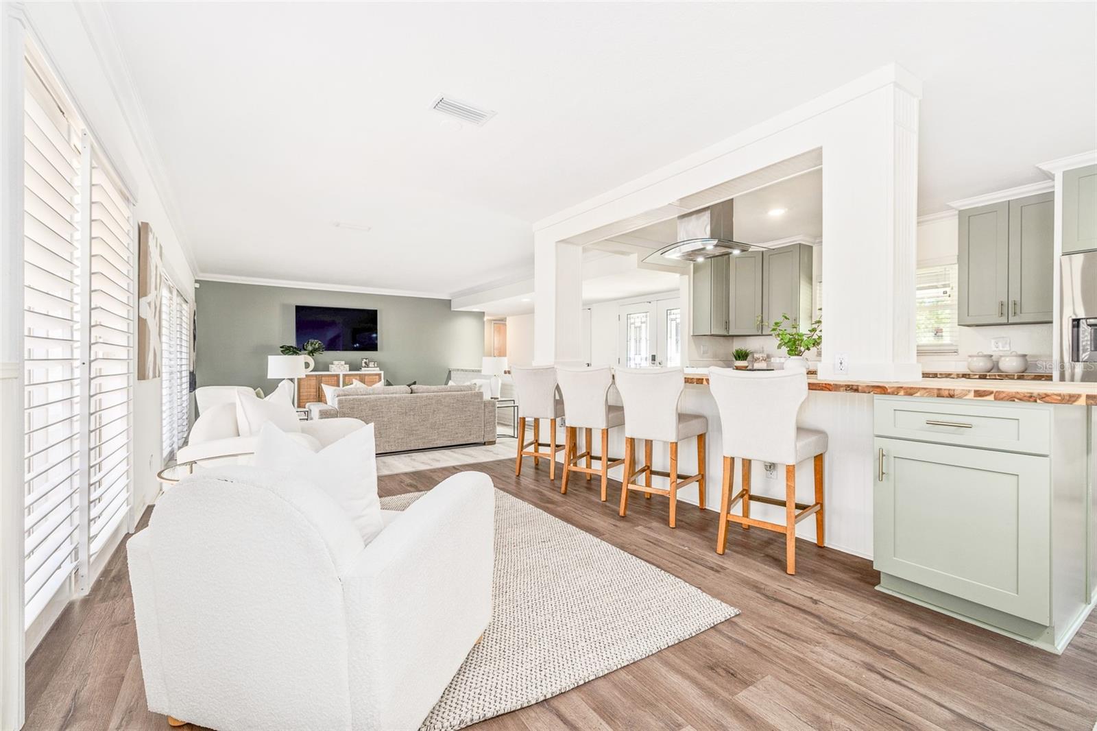 Listing photo id 11 for 6691 23rd Street S