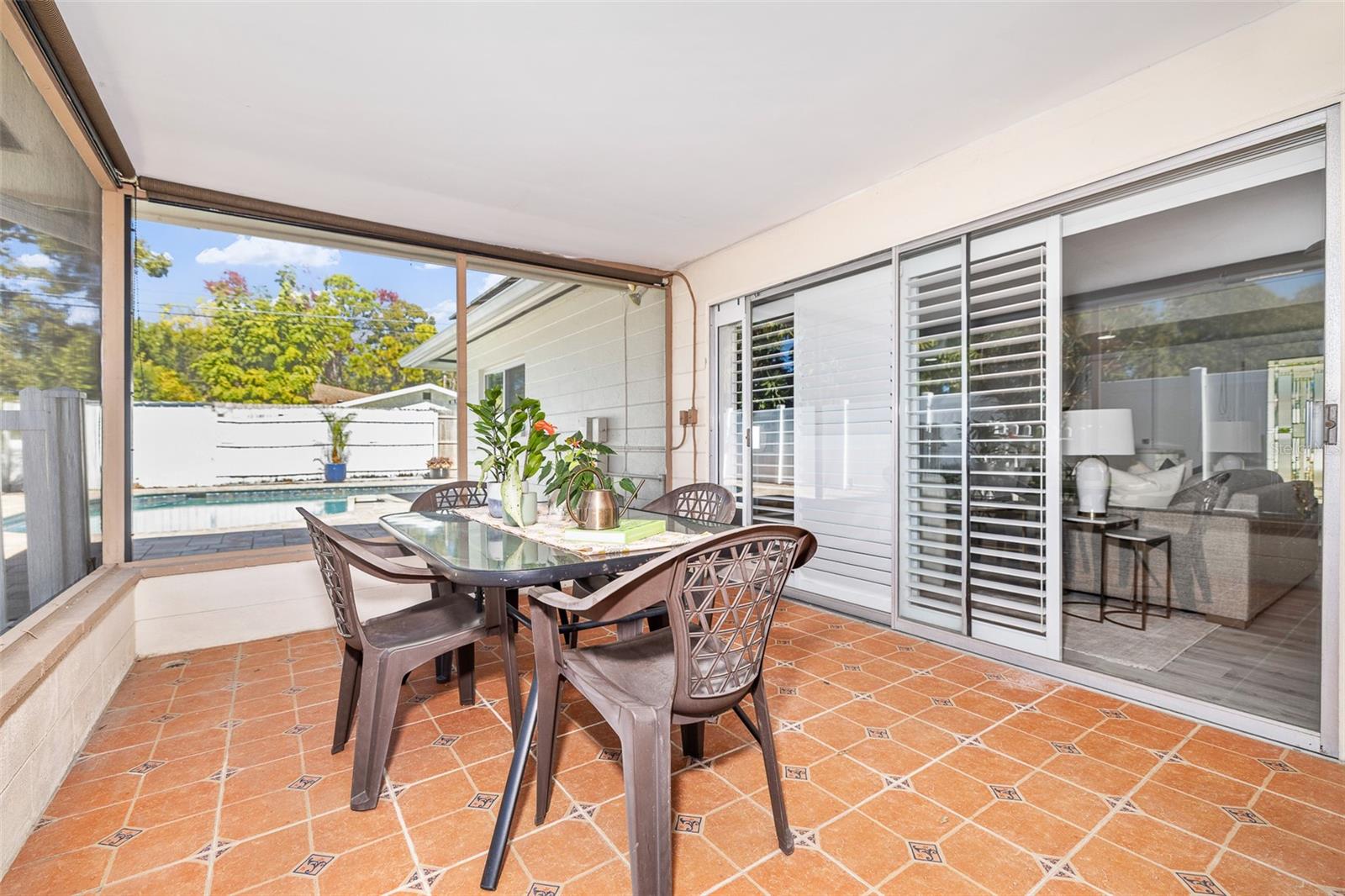 Listing photo id 12 for 6691 23rd Street S