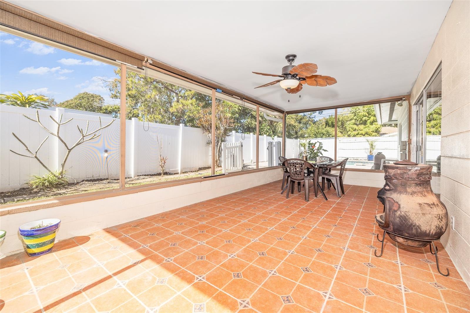 Listing photo id 13 for 6691 23rd Street S