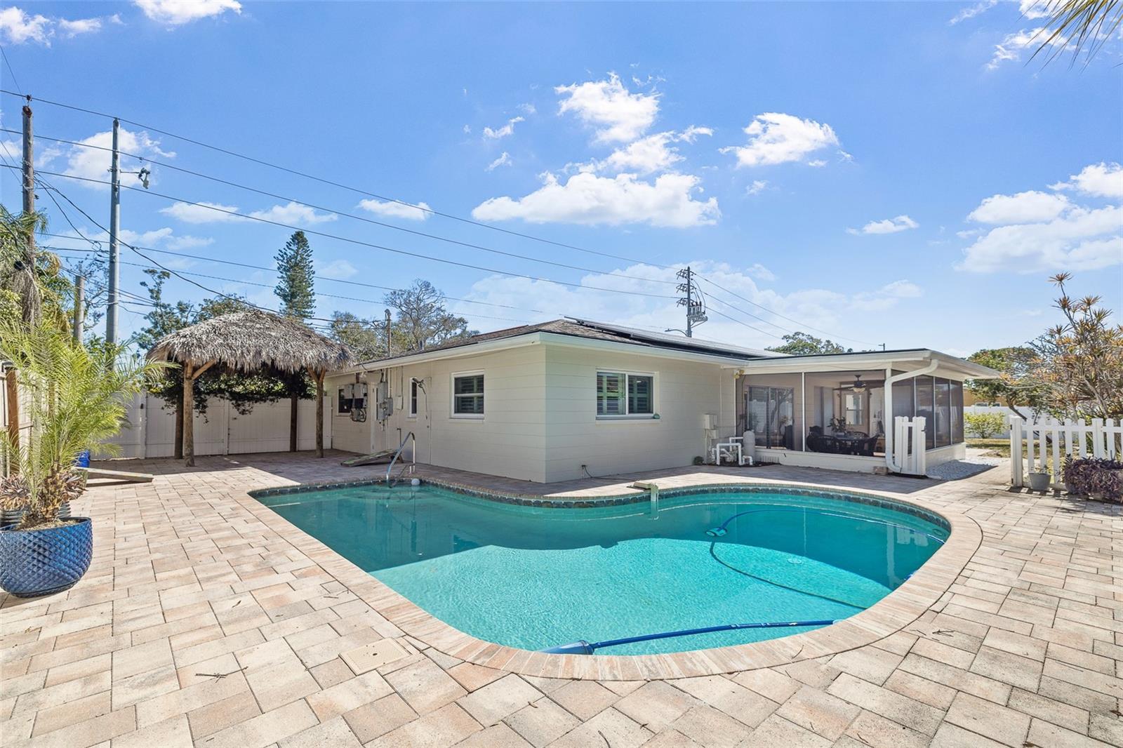 Listing photo id 14 for 6691 23rd Street S