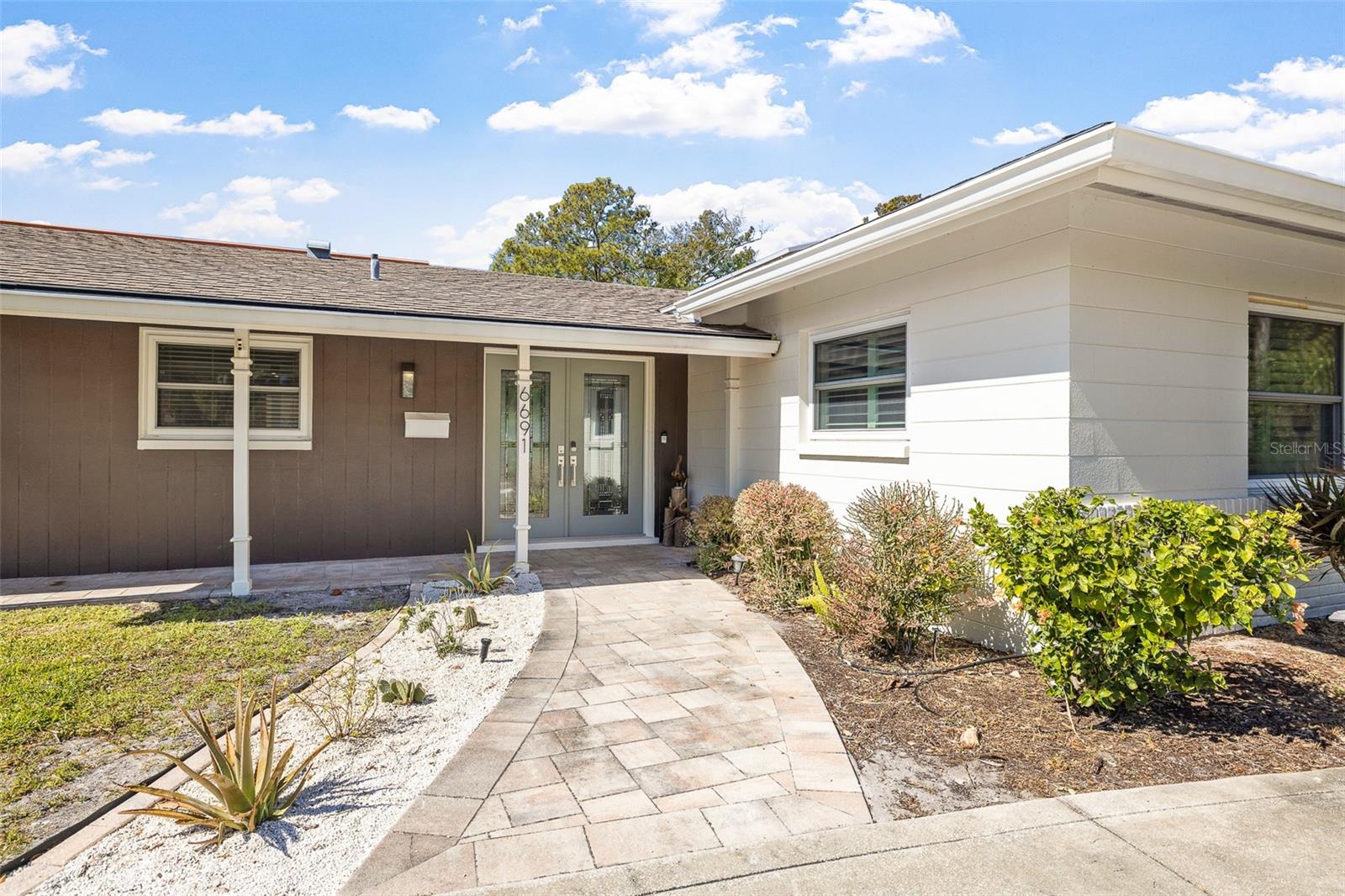 Listing photo id 0 for 6691 23rd Street S