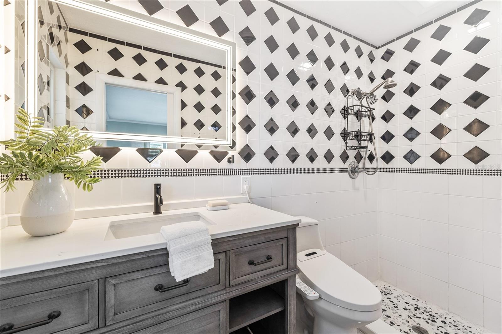 Listing photo id 20 for 6691 23rd Street S