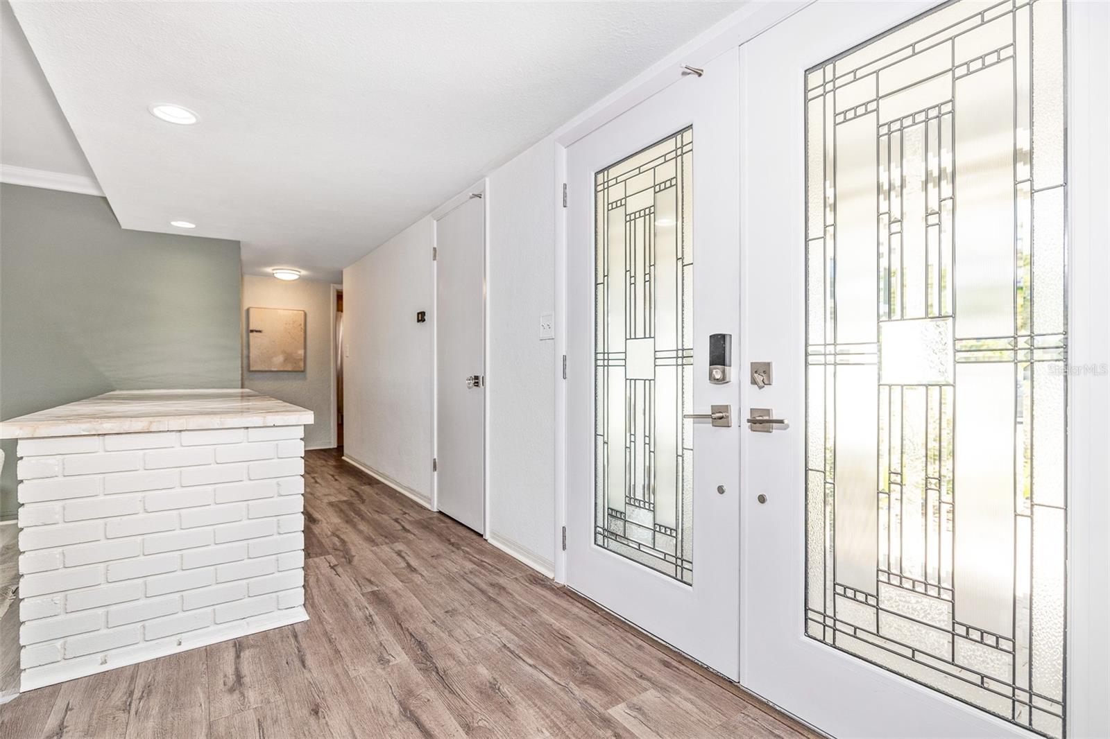 Listing photo id 23 for 6691 23rd Street S