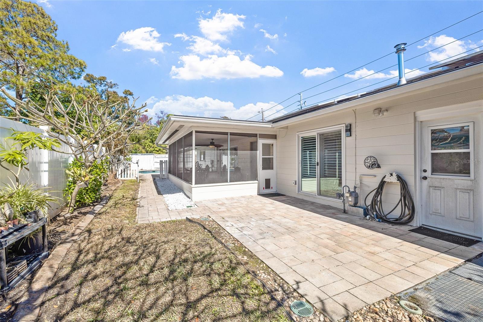 Listing photo id 24 for 6691 23rd Street S