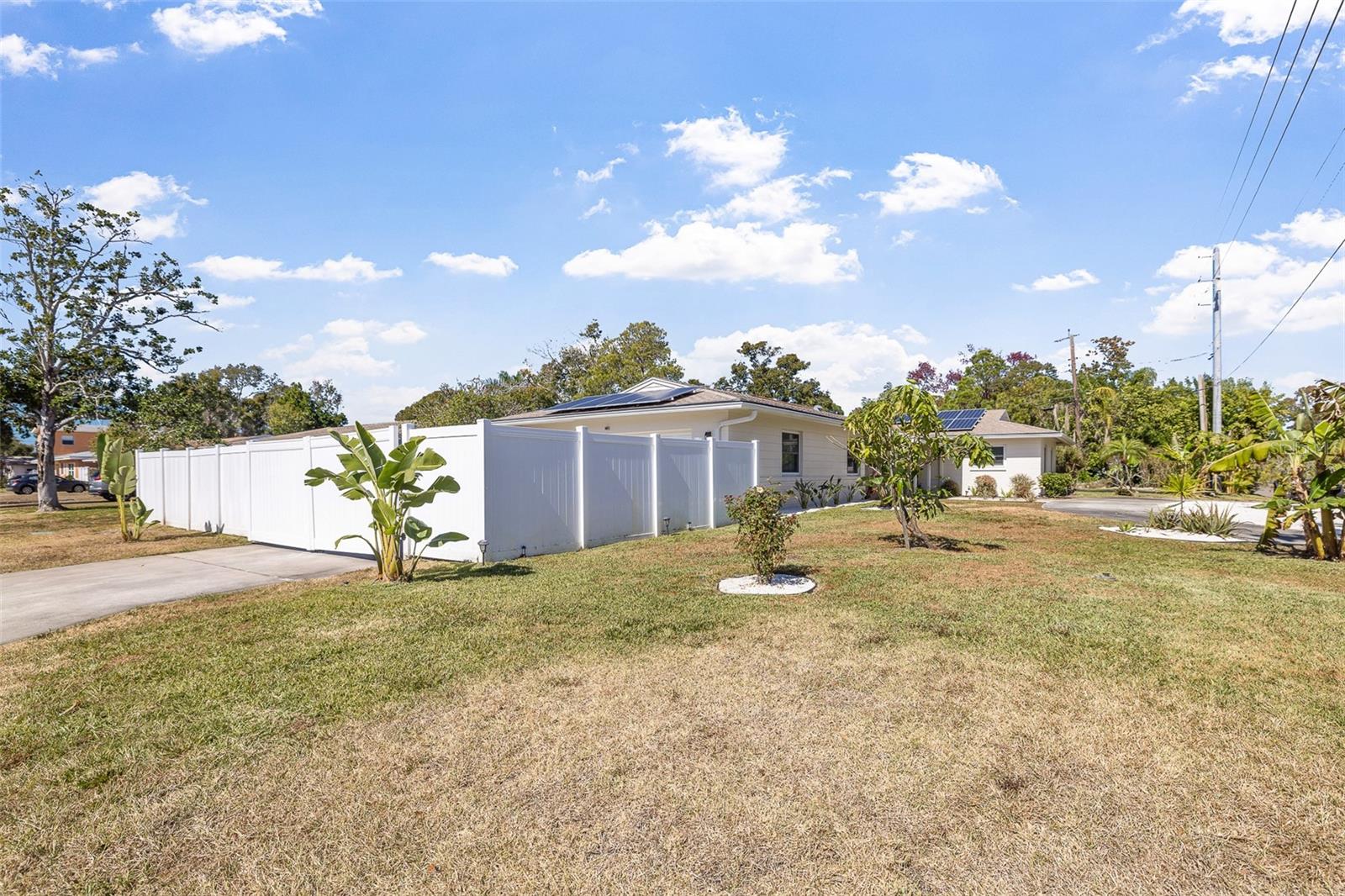 Listing photo id 26 for 6691 23rd Street S