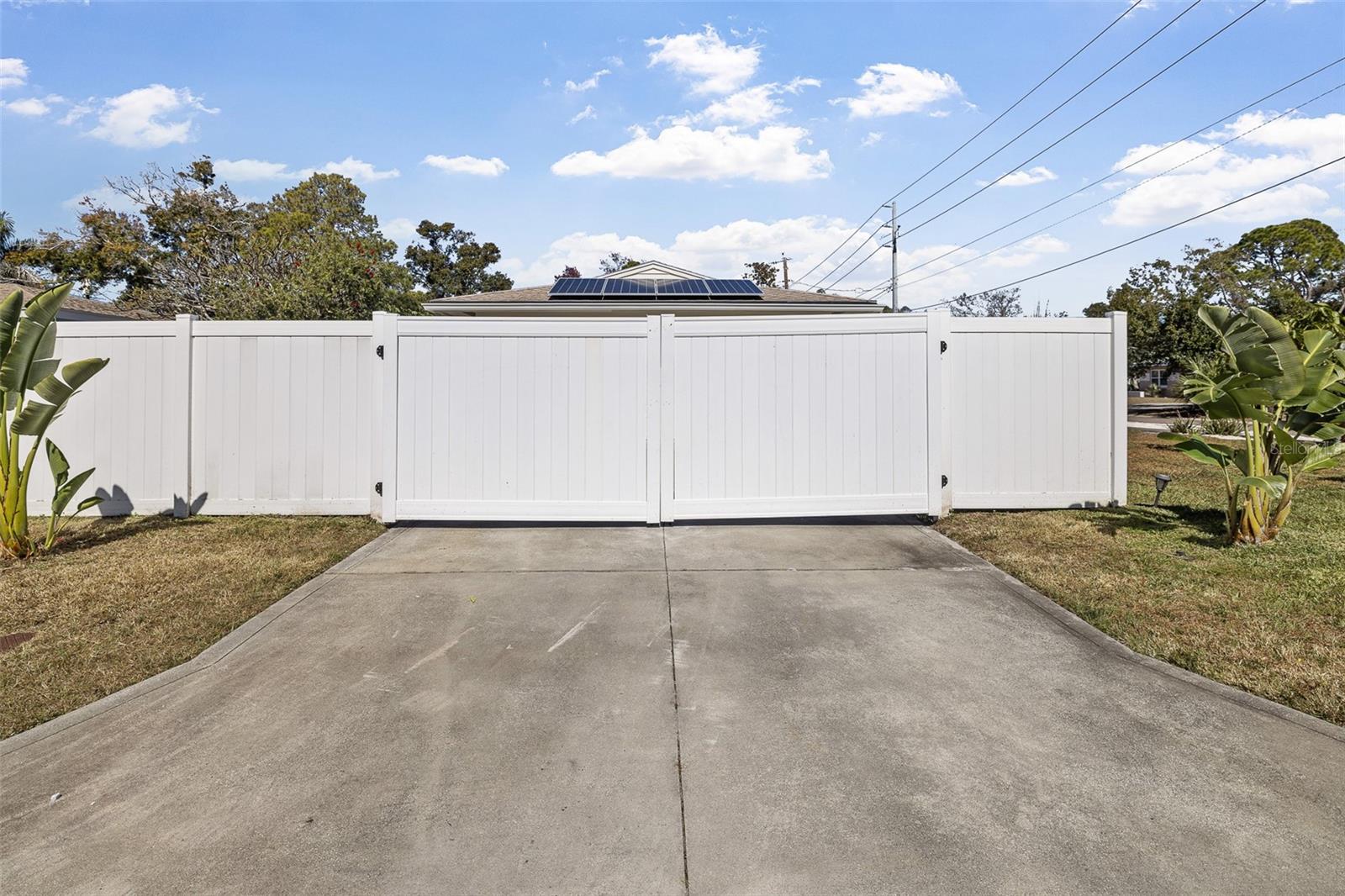 Listing photo id 27 for 6691 23rd Street S