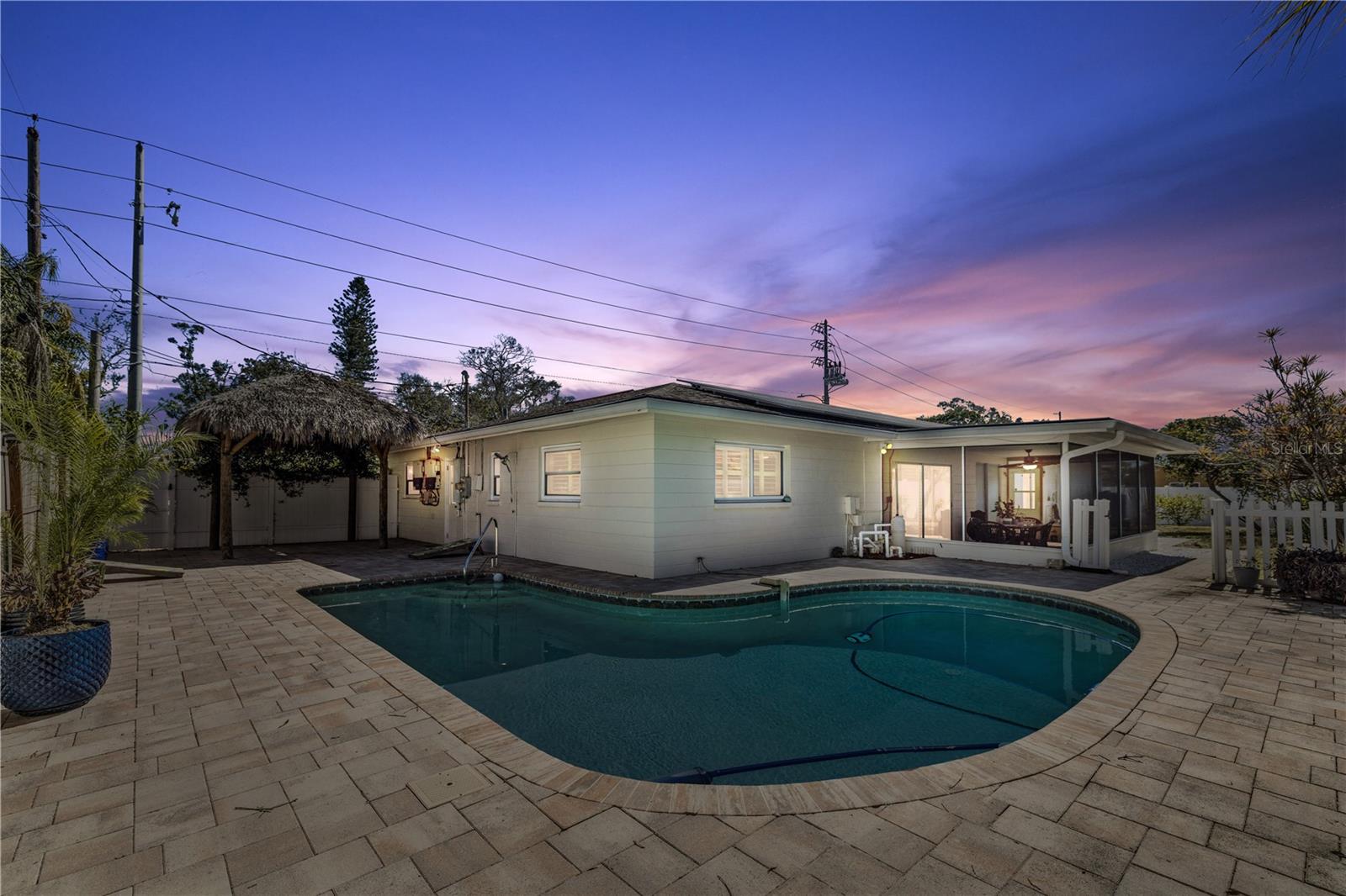 Listing photo id 31 for 6691 23rd Street S