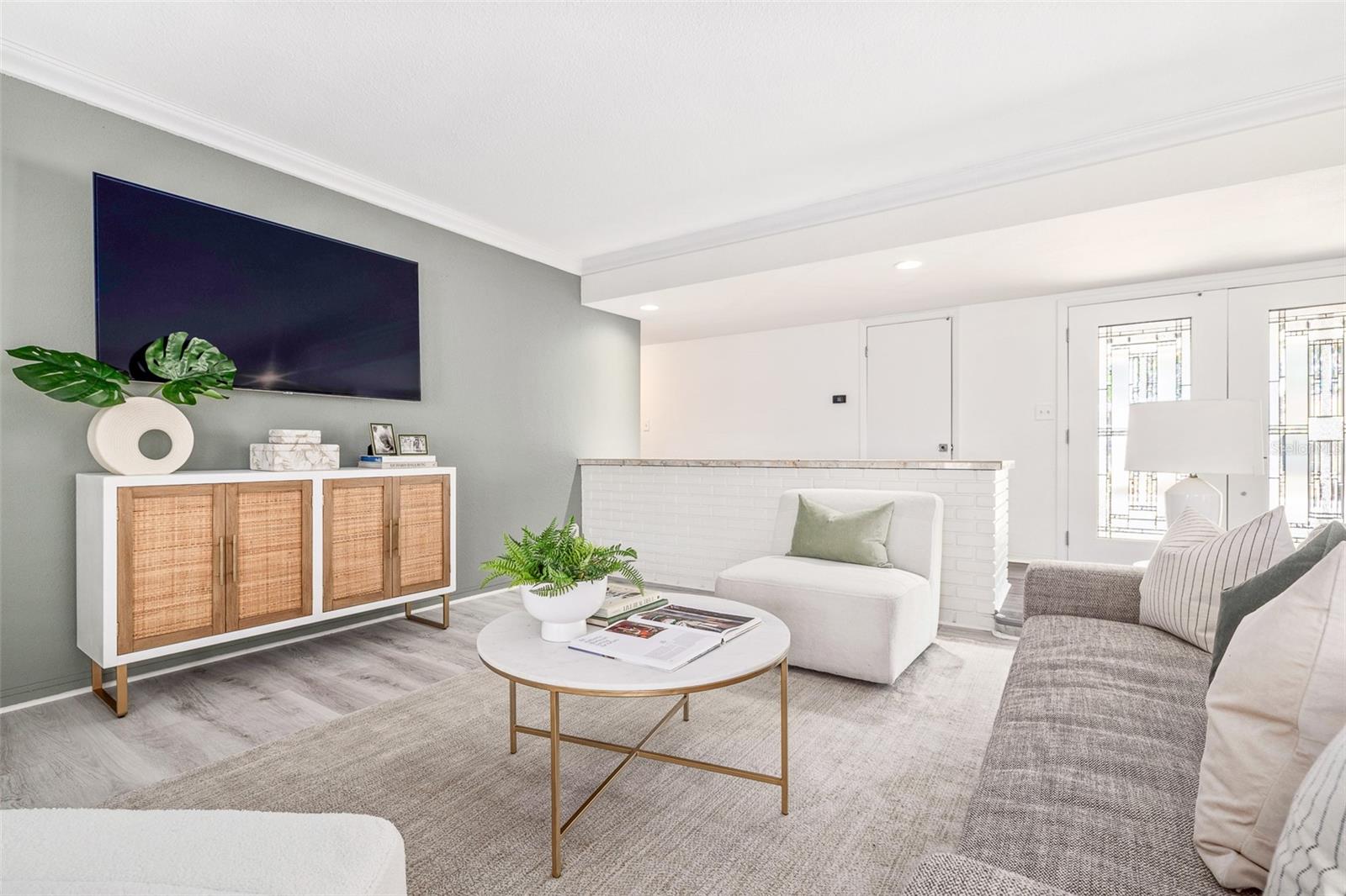 Listing photo id 3 for 6691 23rd Street S