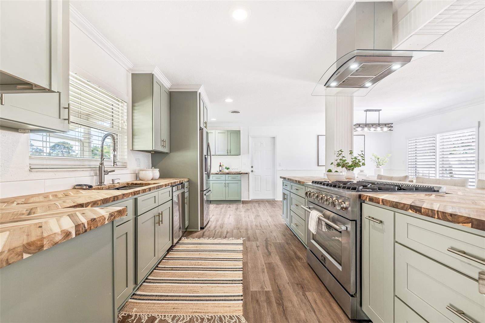 Listing photo id 4 for 6691 23rd Street S