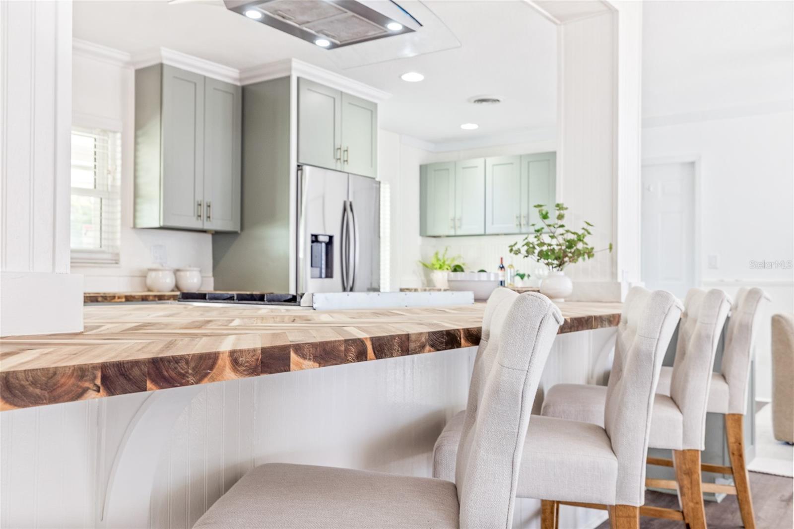 Listing photo id 5 for 6691 23rd Street S