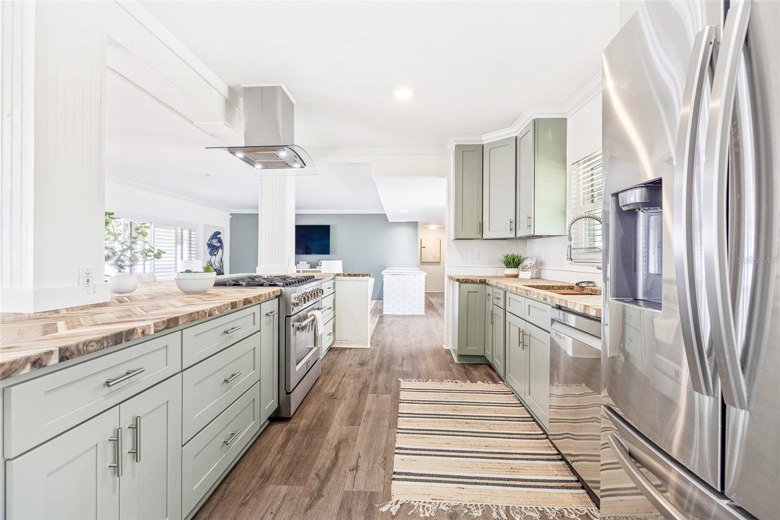 Listing photo id 6 for 6691 23rd Street S