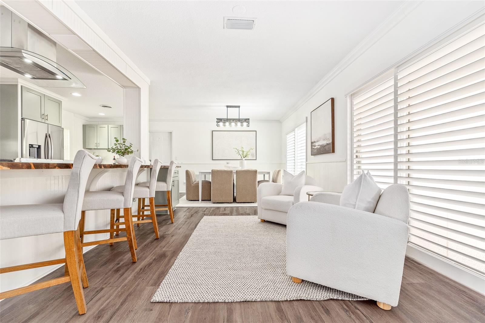 Listing photo id 7 for 6691 23rd Street S