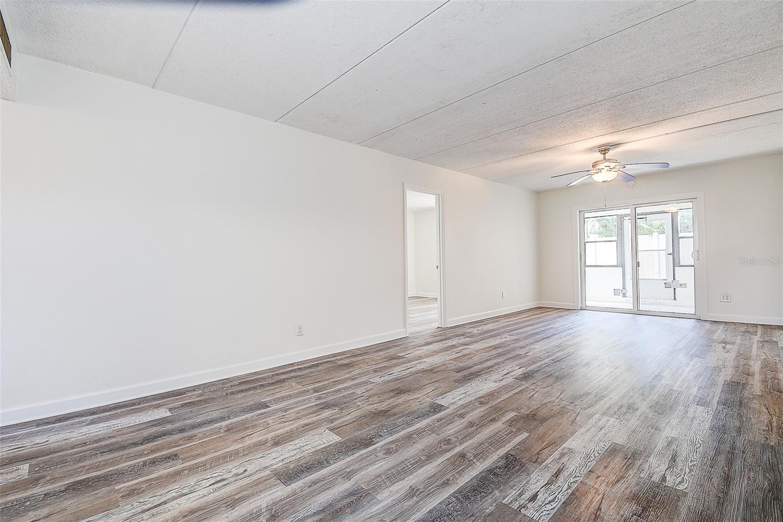 Image 11 of 37 For 4435 1st Street Ne 111