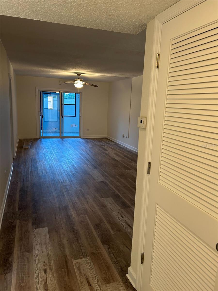 Image 14 of 37 For 4435 1st Street Ne 111