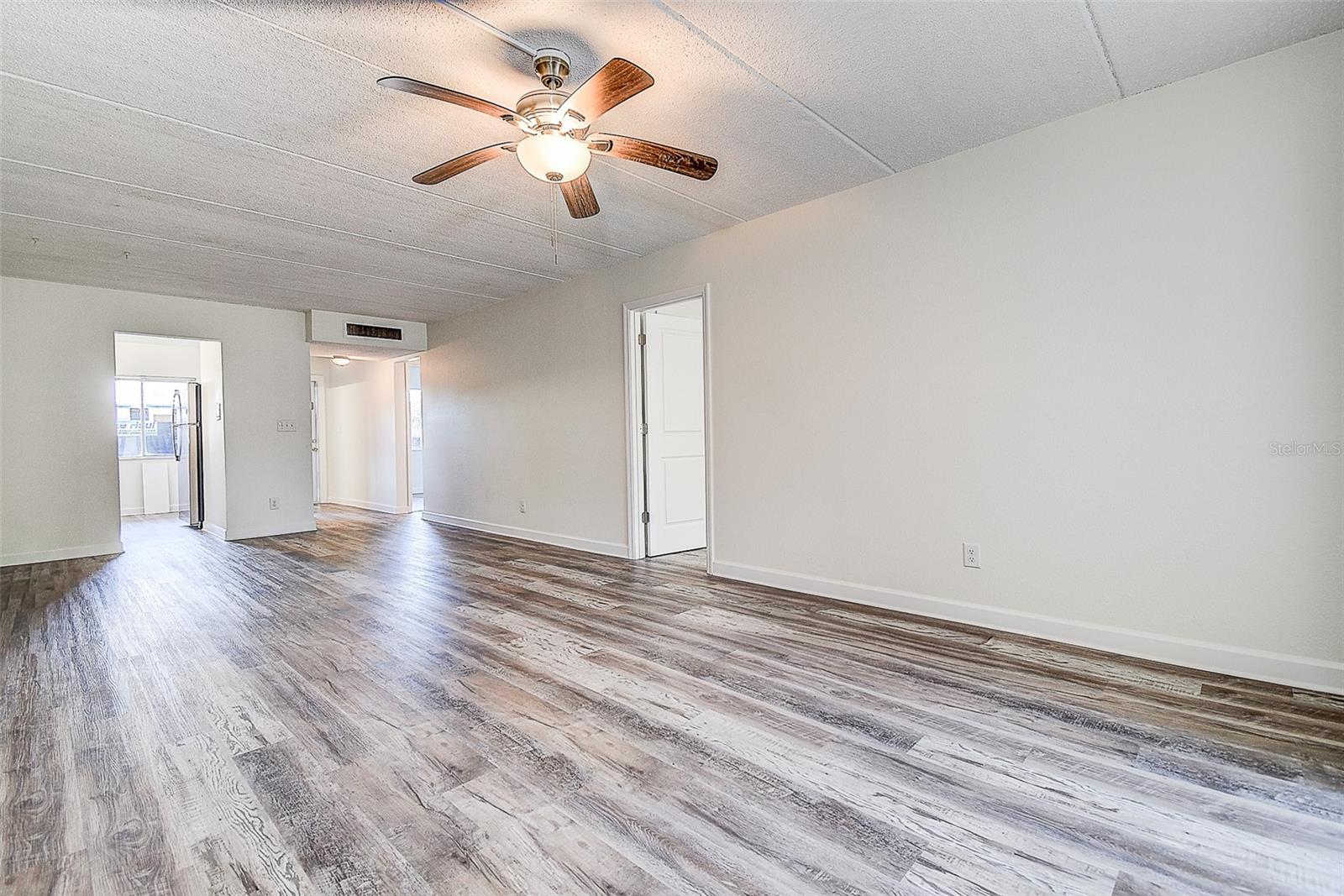 Image 16 of 37 For 4435 1st Street Ne 111