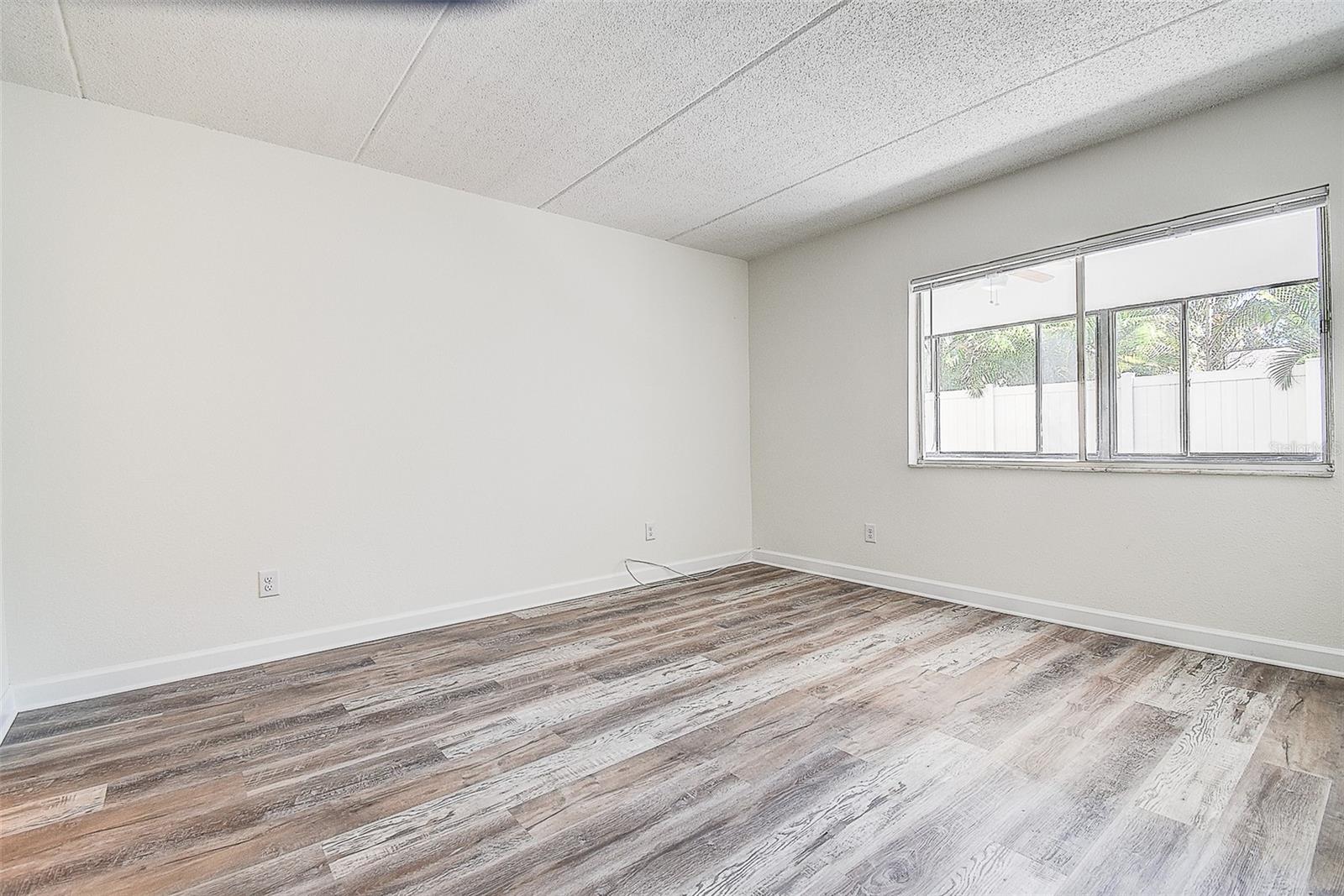 Image 17 of 37 For 4435 1st Street Ne 111