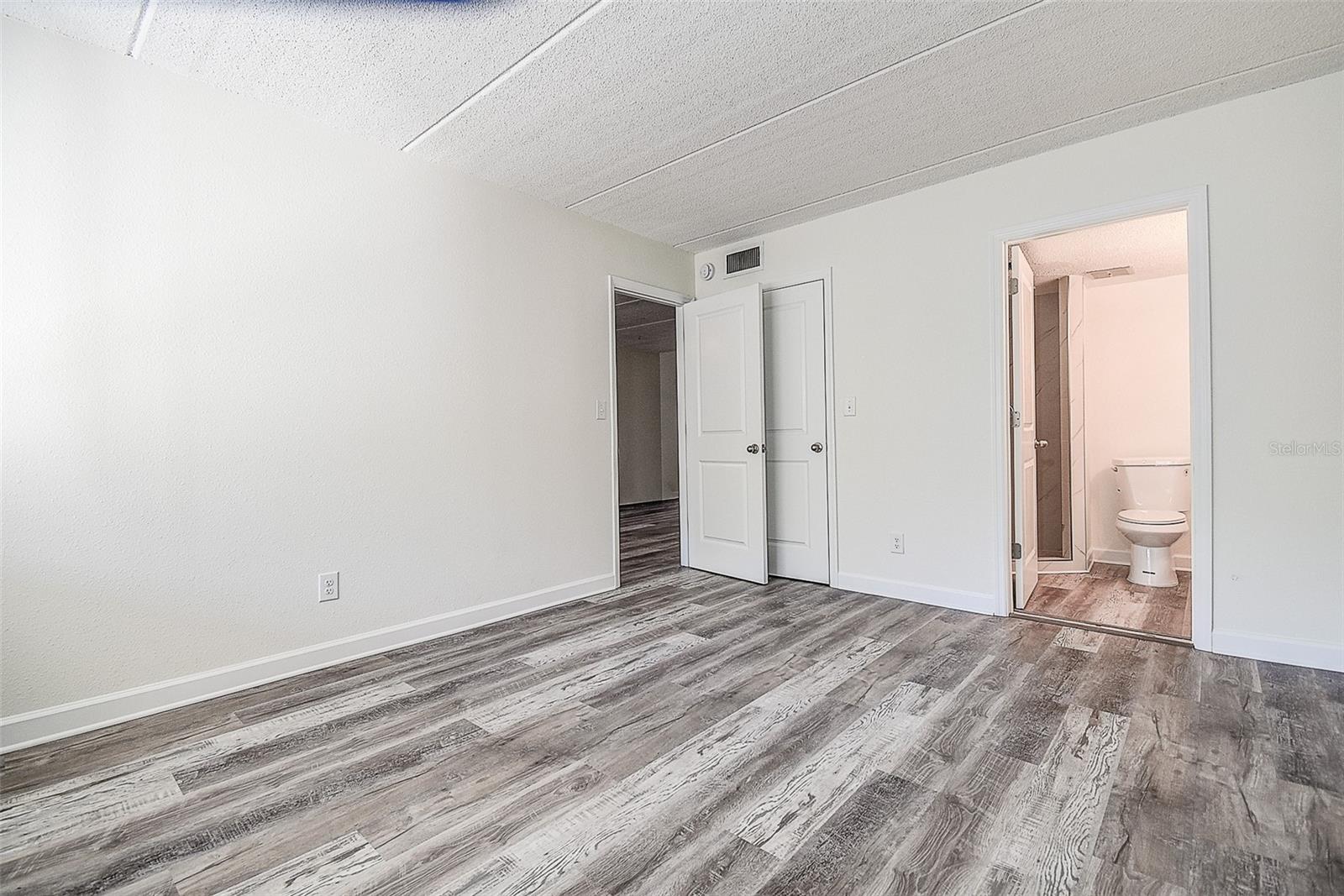 Image 19 of 37 For 4435 1st Street Ne 111