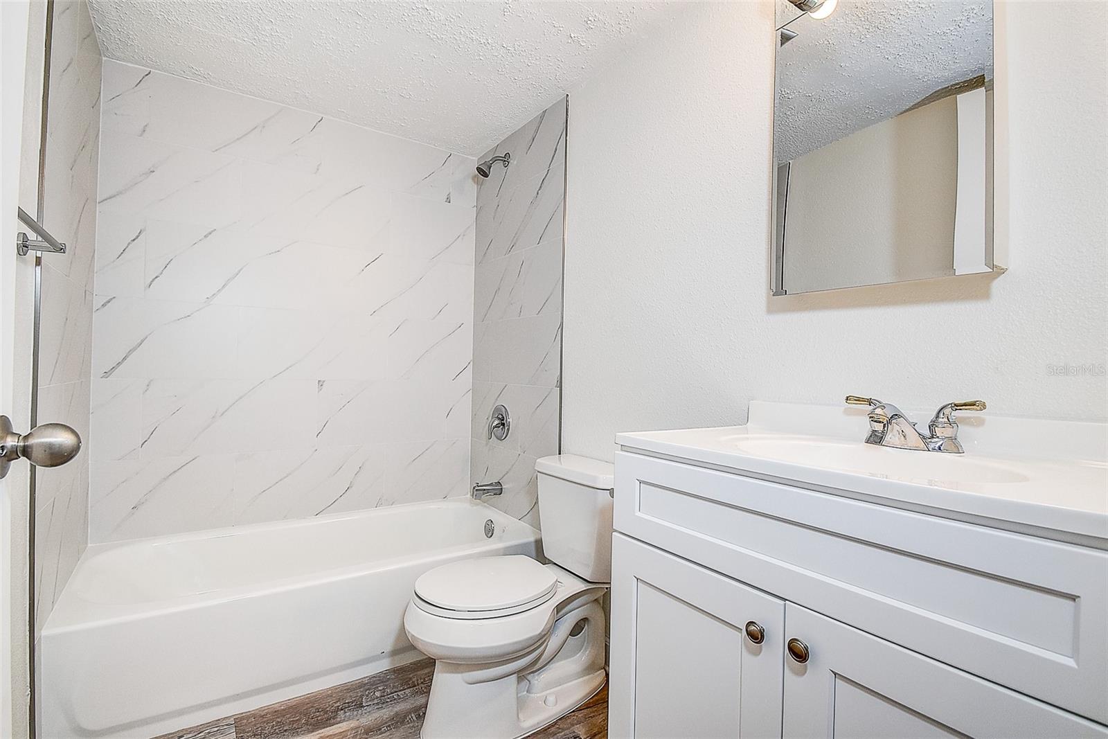 Image 23 of 37 For 4435 1st Street Ne 111