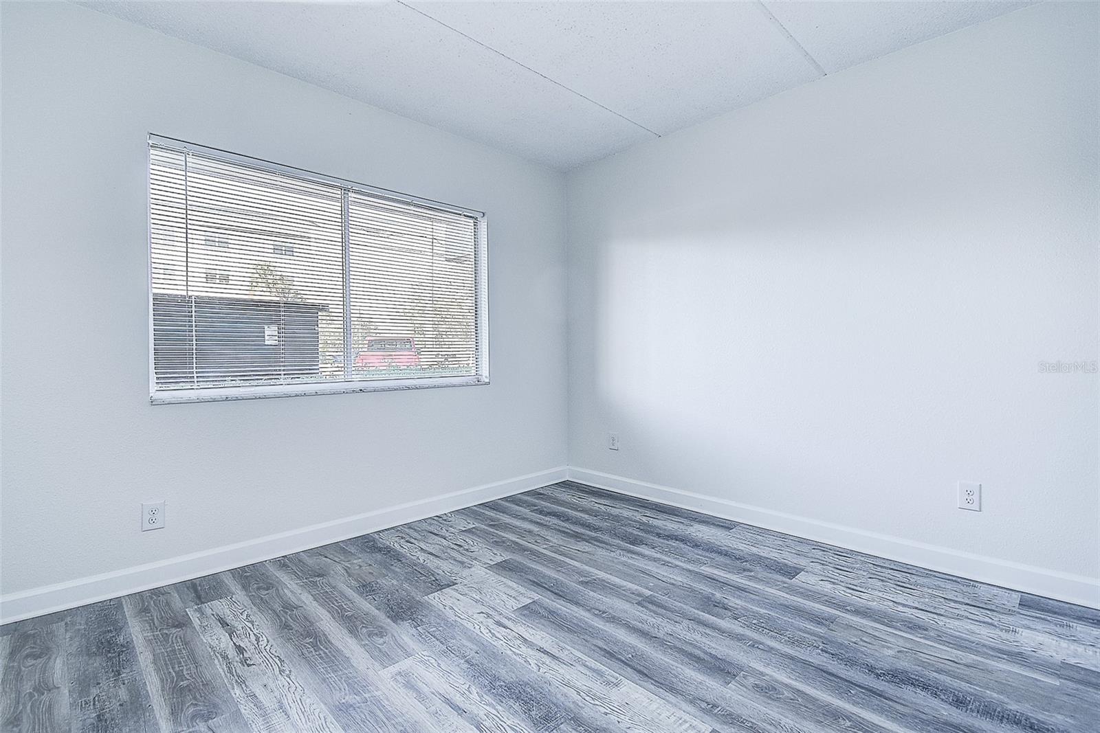 Image 24 of 37 For 4435 1st Street Ne 111