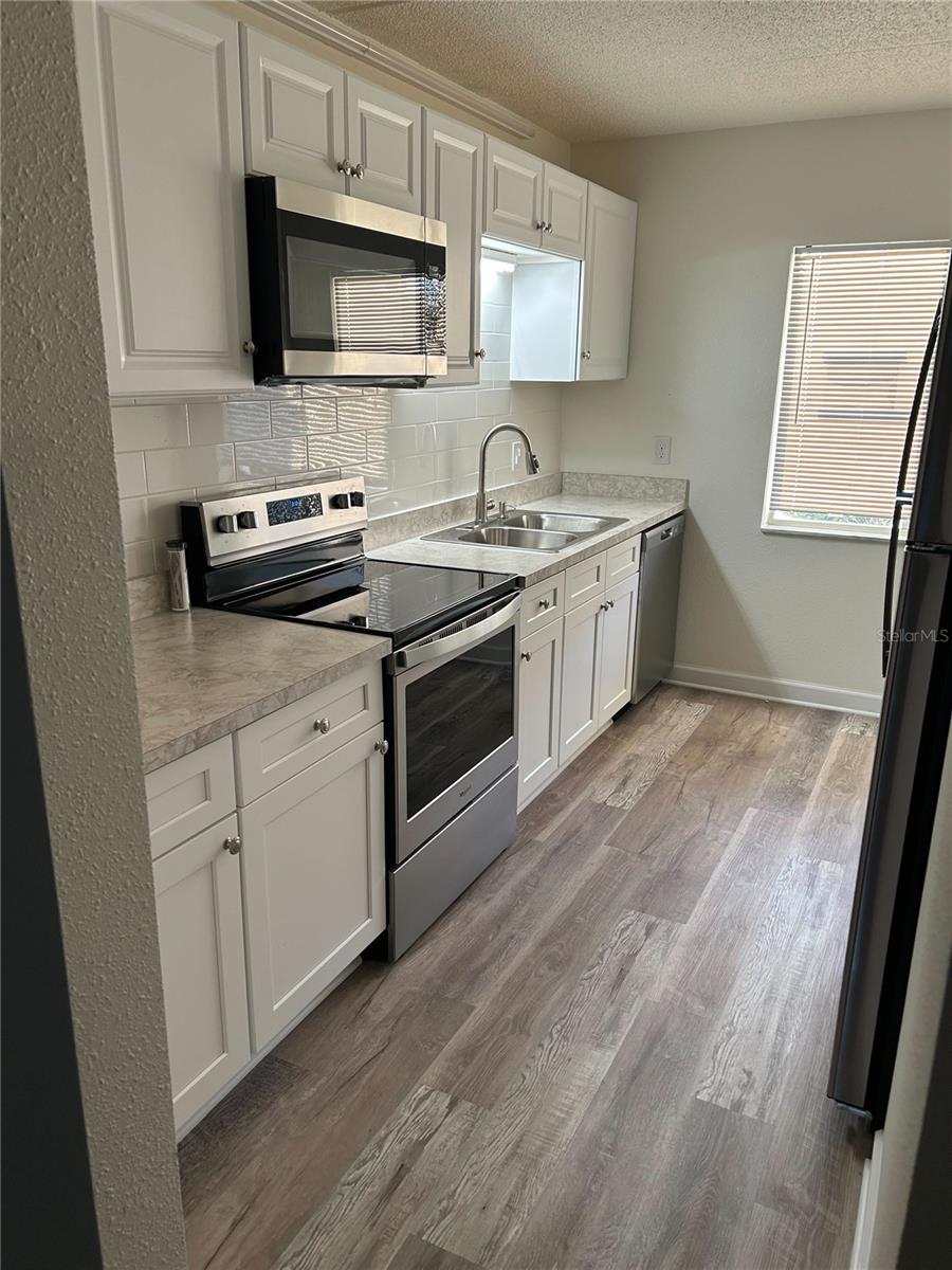 Image 6 of 37 For 4435 1st Street Ne 111