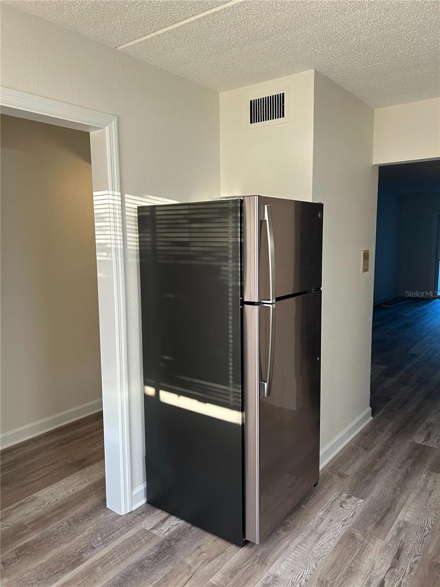 Image 8 of 37 For 4435 1st Street Ne 111